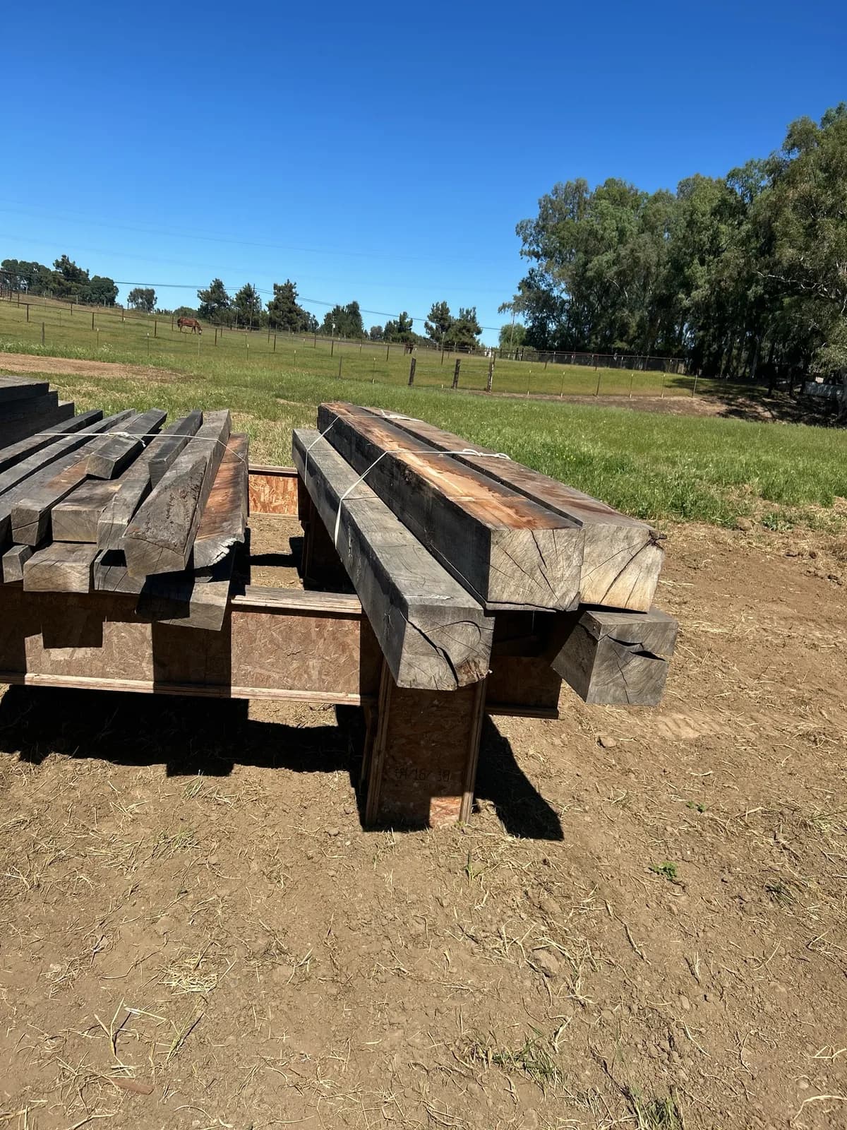assorted-rustic-wooden-beams-and-planks-mndhrlgu