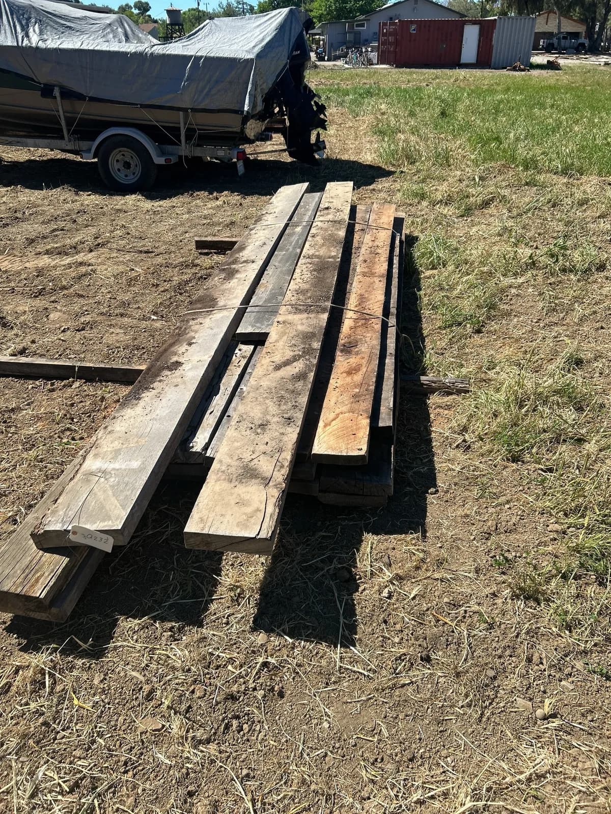 assorted-wooden-planks-mndhr6co