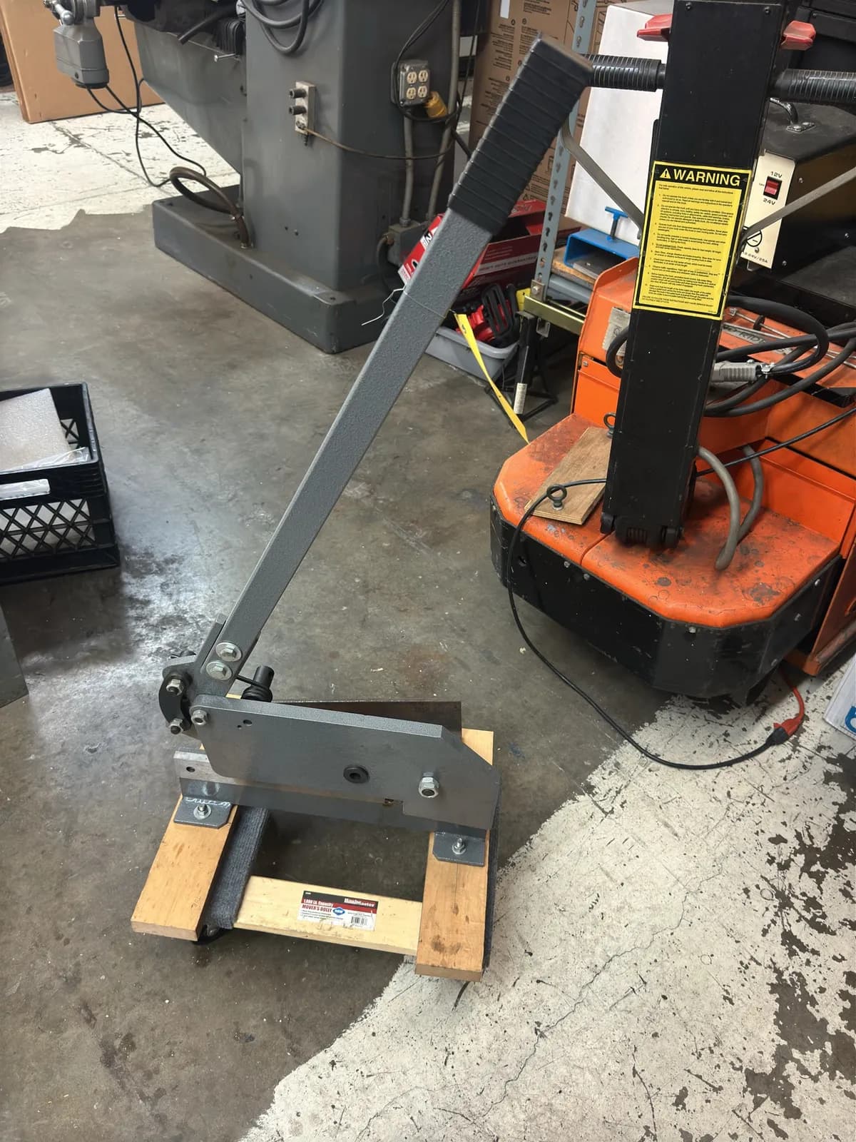 metal-shear-with-mounted-dolly-2c5e32