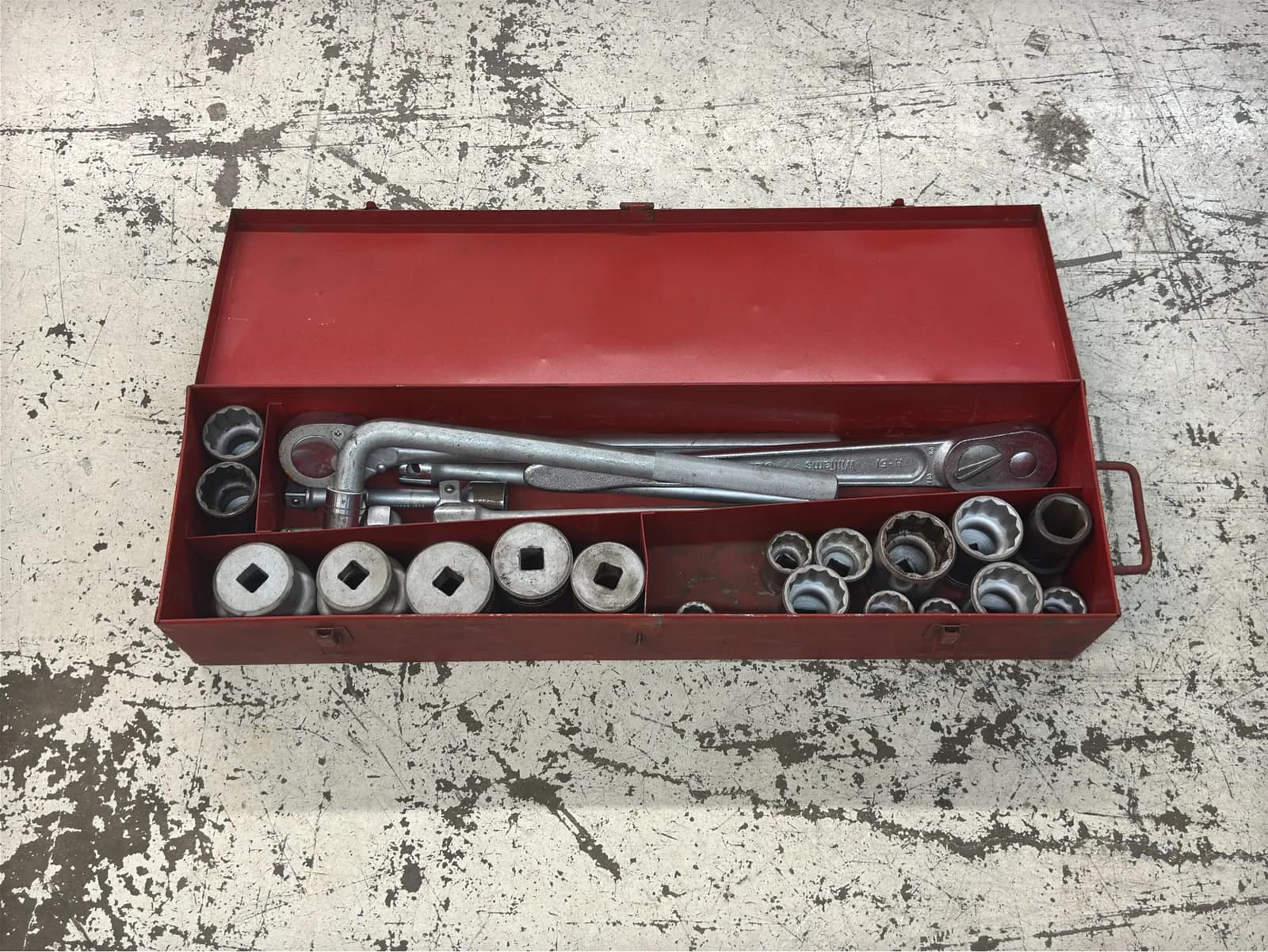 heavy-duty-ratchet-with-sockets-0da342