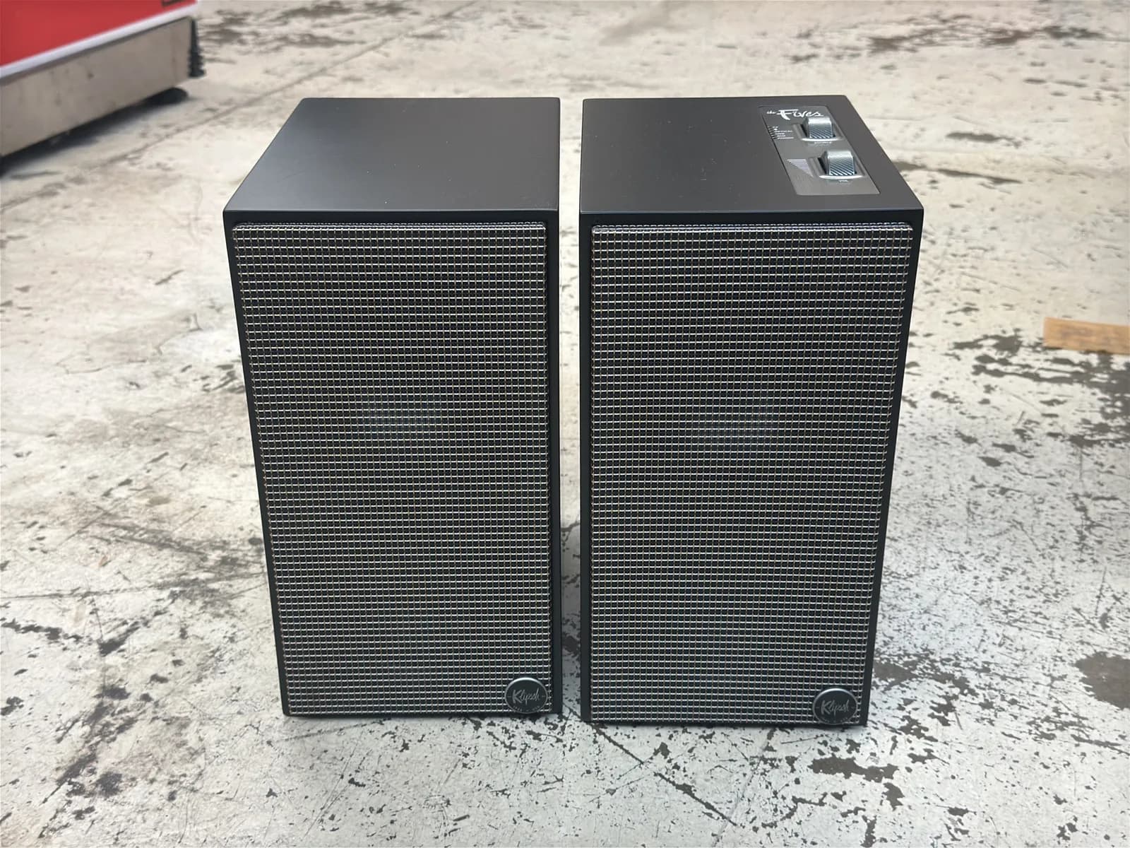 klipsch-the-fives-powered-bookshelf-speakers-013c0a