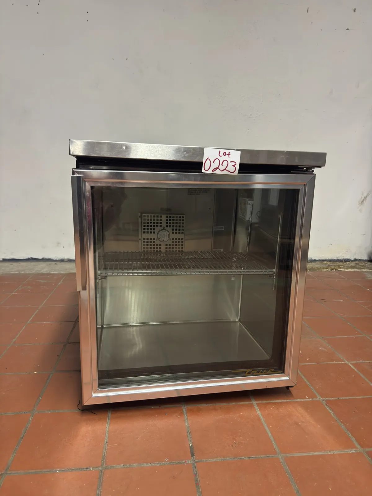 true-under-counter-single-glass-door-mnga4rya