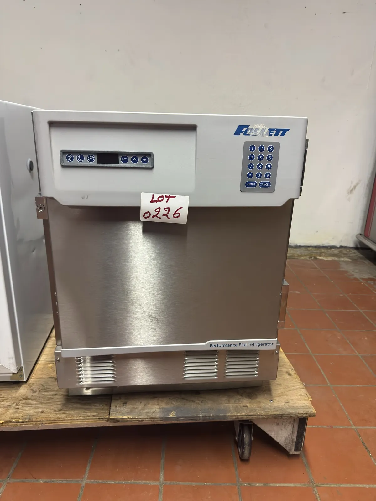 follett-counter-topunder-counter-refrigerator-mnga7lw6