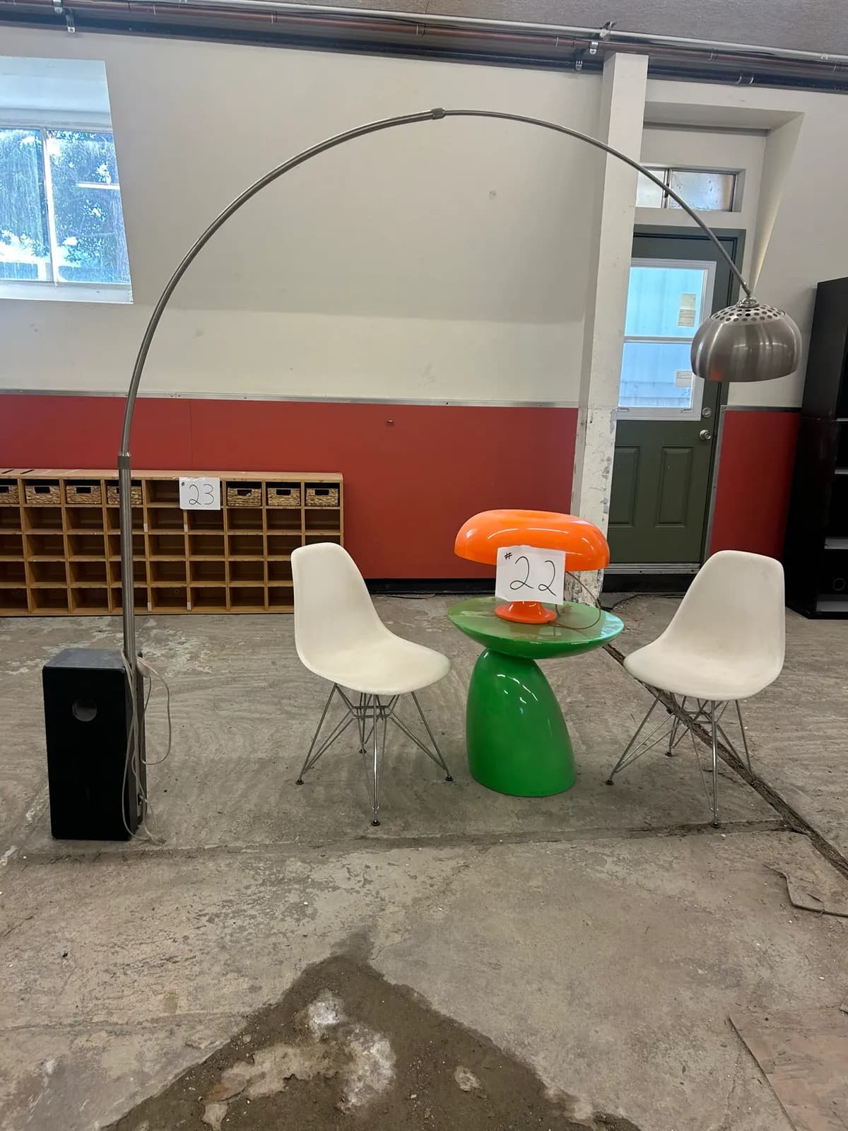 modern-plastic-furniture-and-light-4d063d