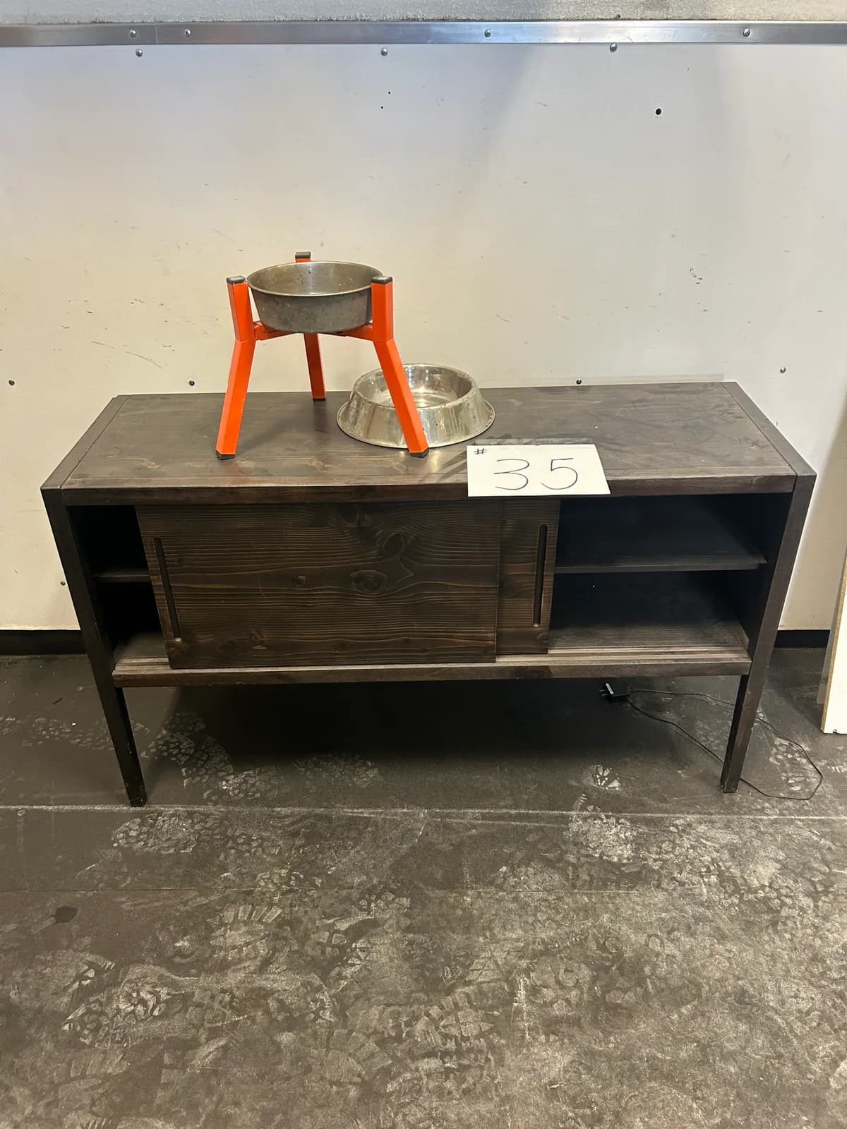 media-cabinet-with-dog-bowls-and-dog-bowl-stand-mnjirqh2