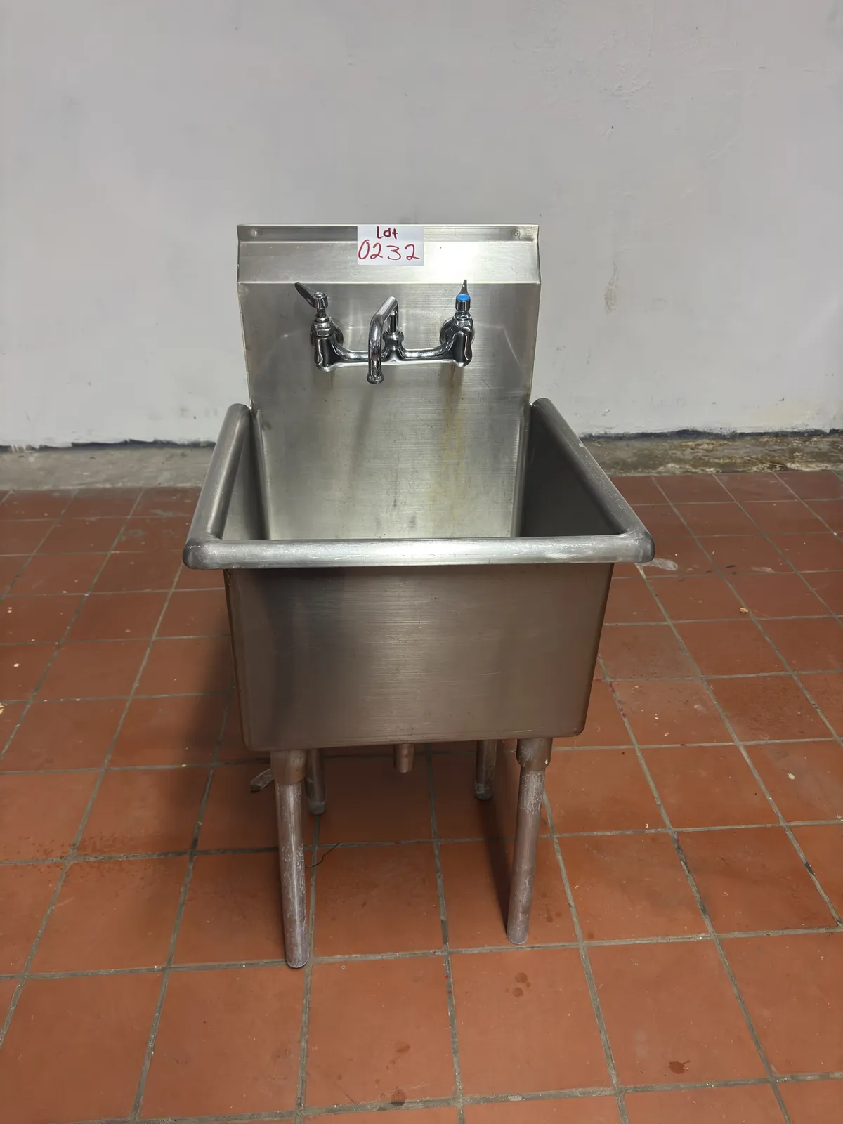 stainless-steel-single-standing-sink-327e3f