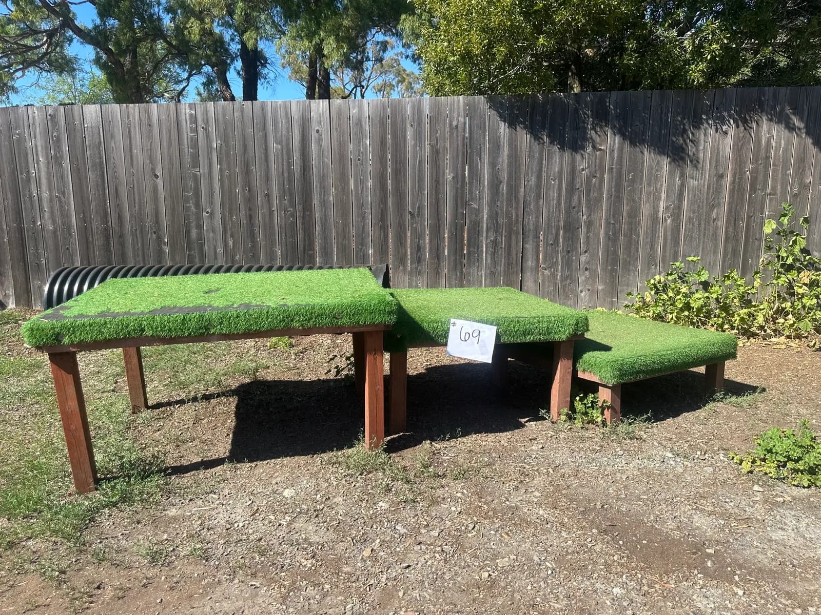 synthetic-grass-covered-platforms-mnbxpxze