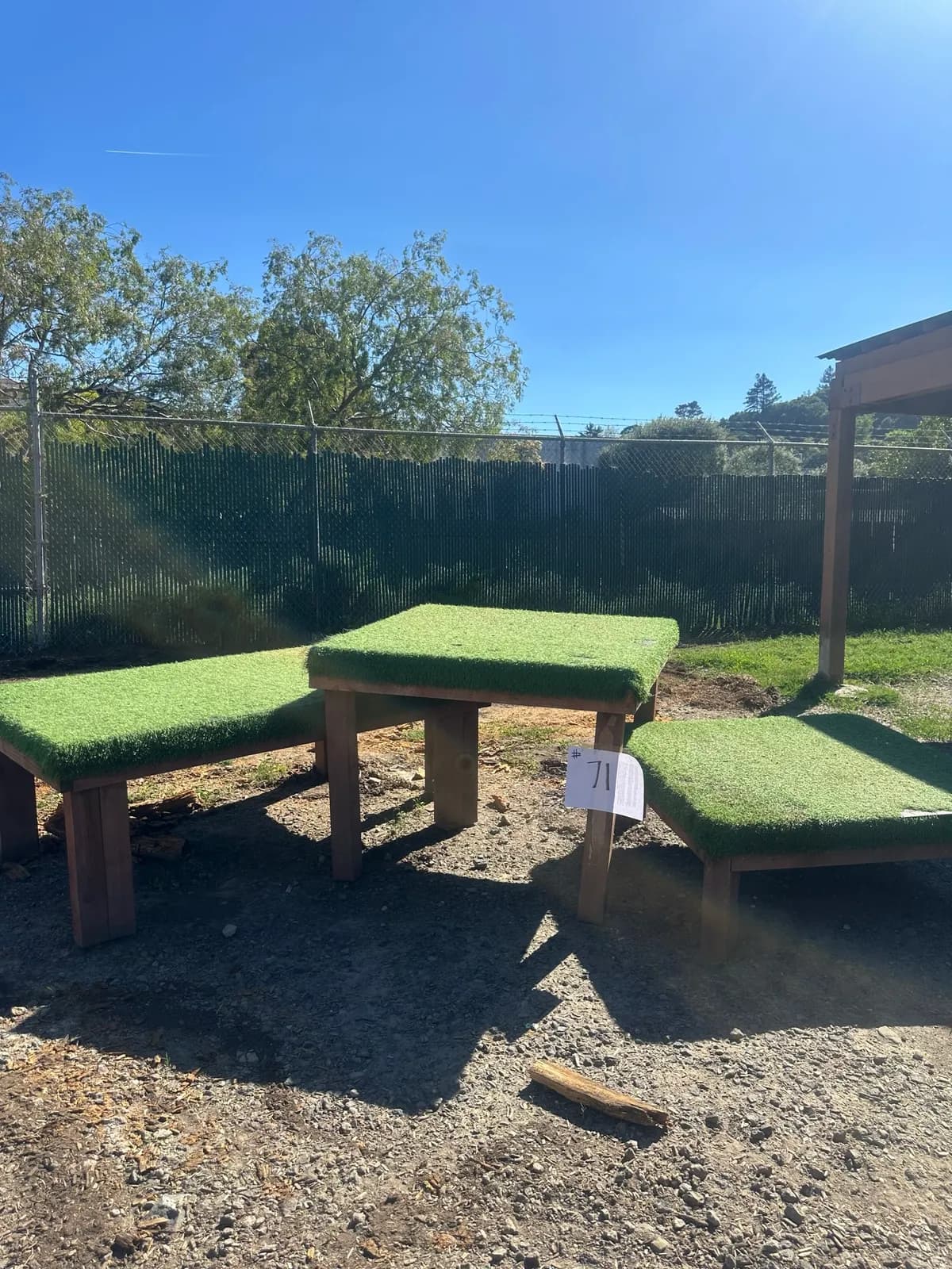 synthetic-grass-covered-platforms-ad8514