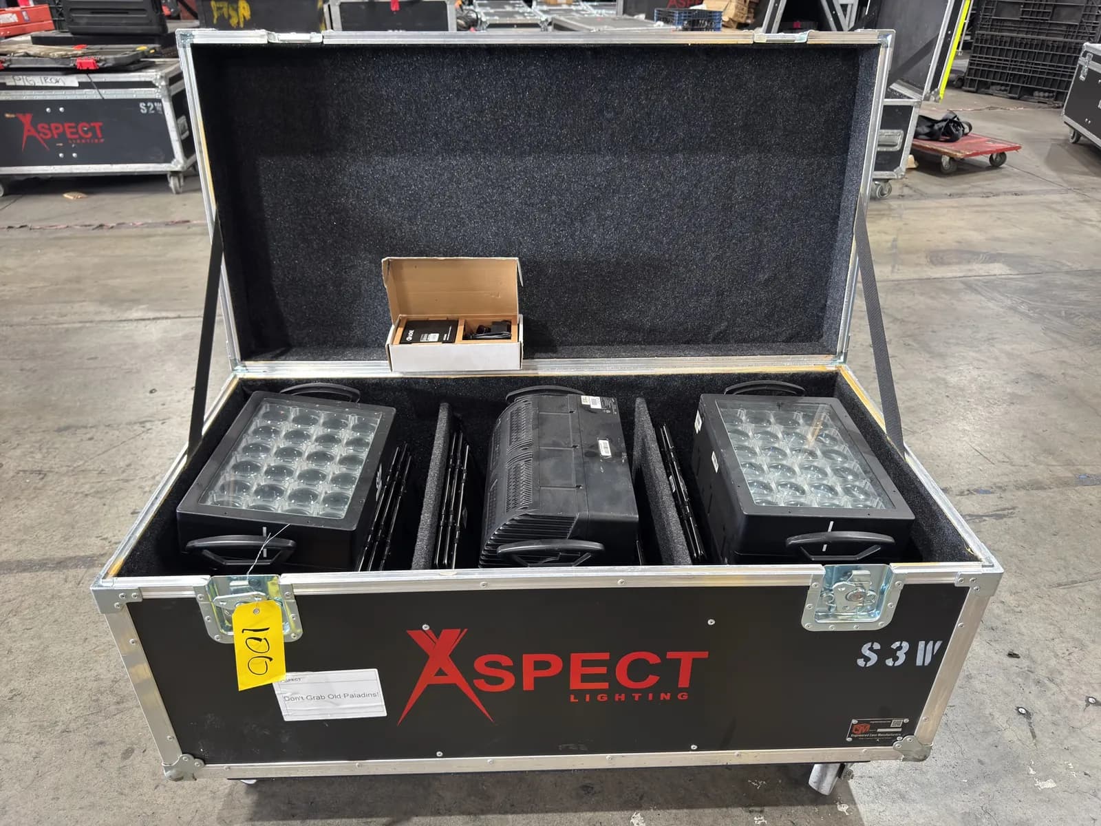 3-elation-paladin-strobe-wash-blinder-led-fixtures-with-rolling-hardshell-case-0c2bc6