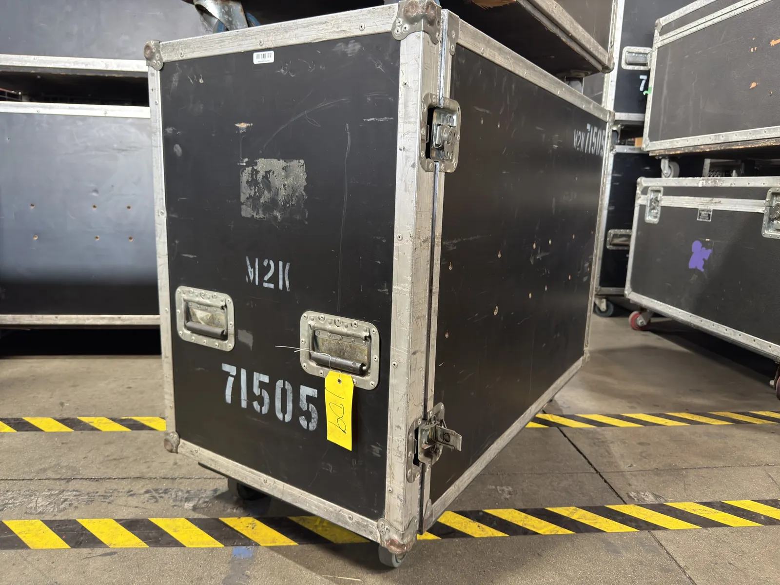 heavy-duty-rolling-hardshell-case-0d23b4