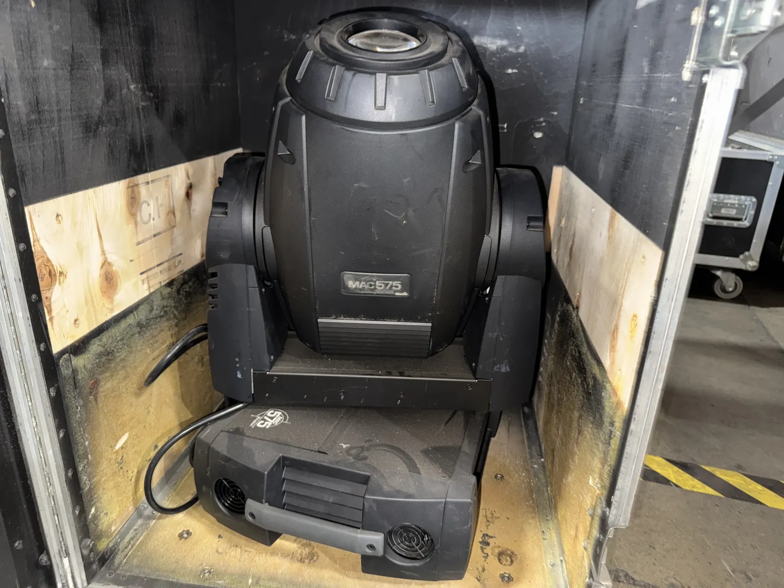 mac-575-krypton-rotating-light-fixture-with-rolling-hard-shell-case-c049a0