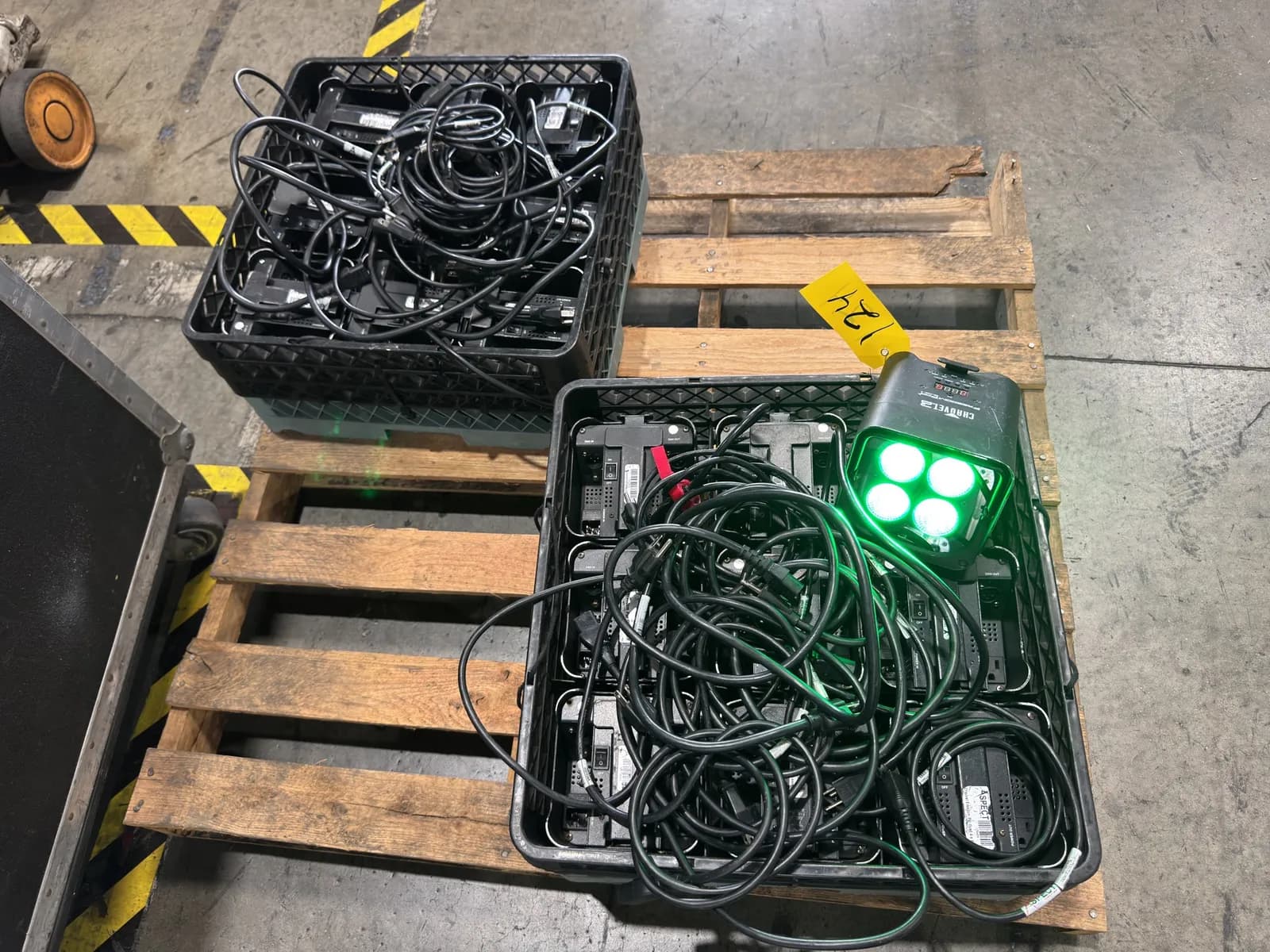 18-chauvet-dj-freedom-par-quad-4-led-fixtures-mnnuv6eg