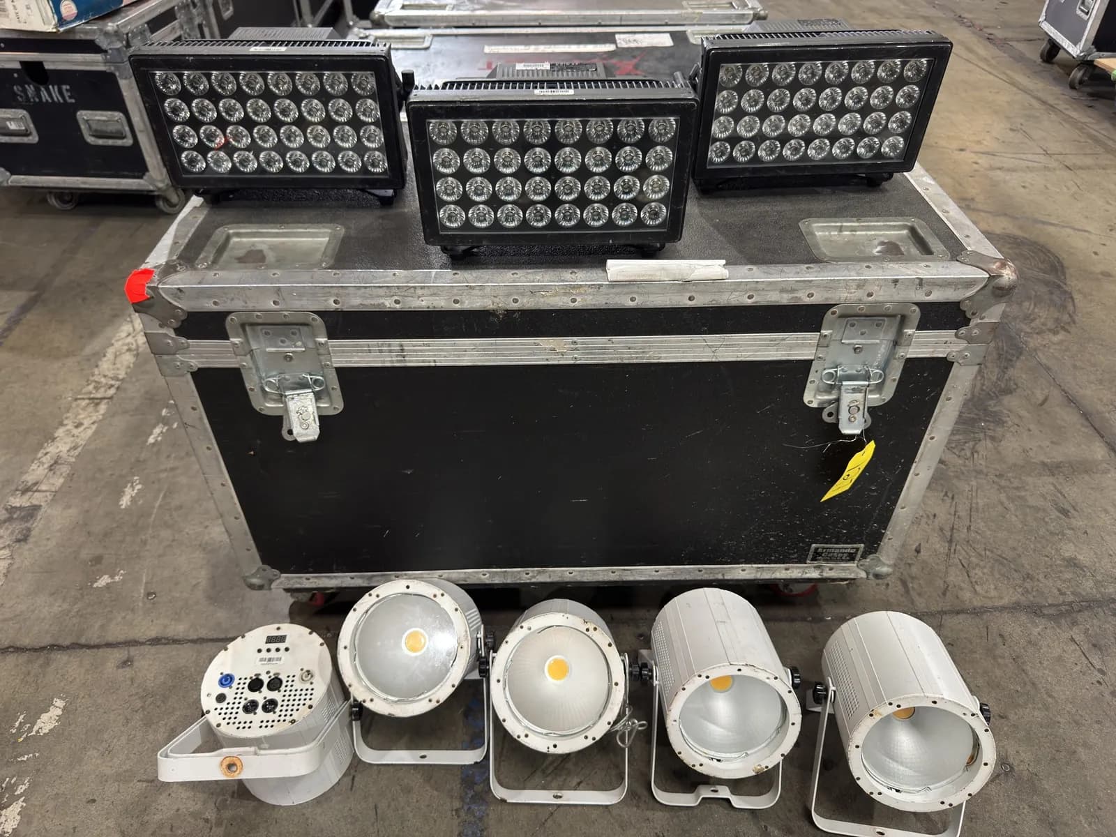 3-adj-32-hex-panel-ip-led-fixtures-and-5-6-leds-with-heavy-duty-hard-shell-case-mnnv12ys