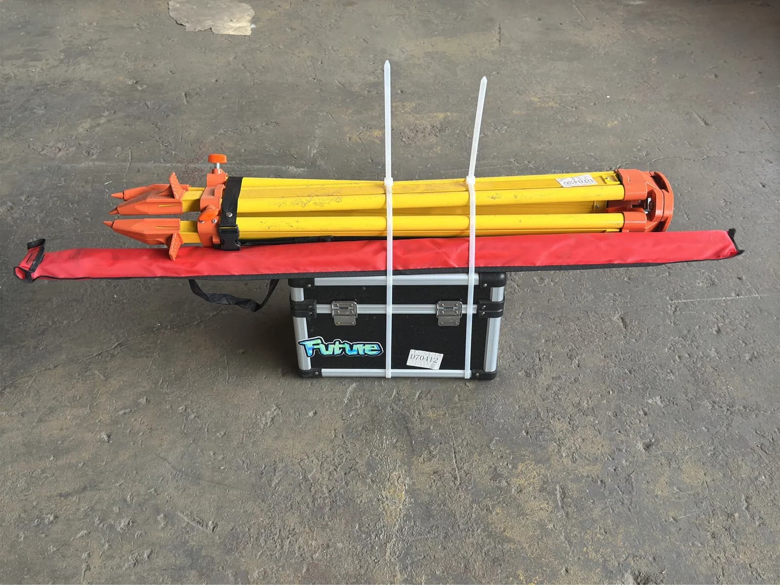 2026-future-self-leveling-rotary-laser-level-with-batteries-receiver-tripod-and-grade-rod-unused-mne1qoiu