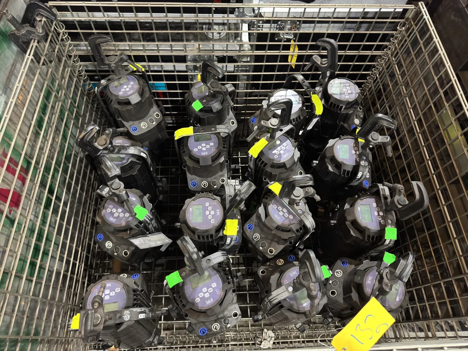 16-source-four-led-studio-hd-lighting-fixtures-mnnv577l