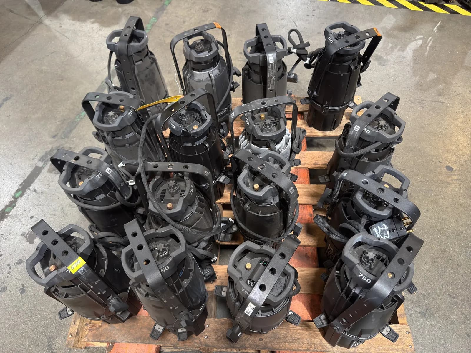 16-source-four-ellipsoidal-series-lighting-fixtures-mnnvb9hx