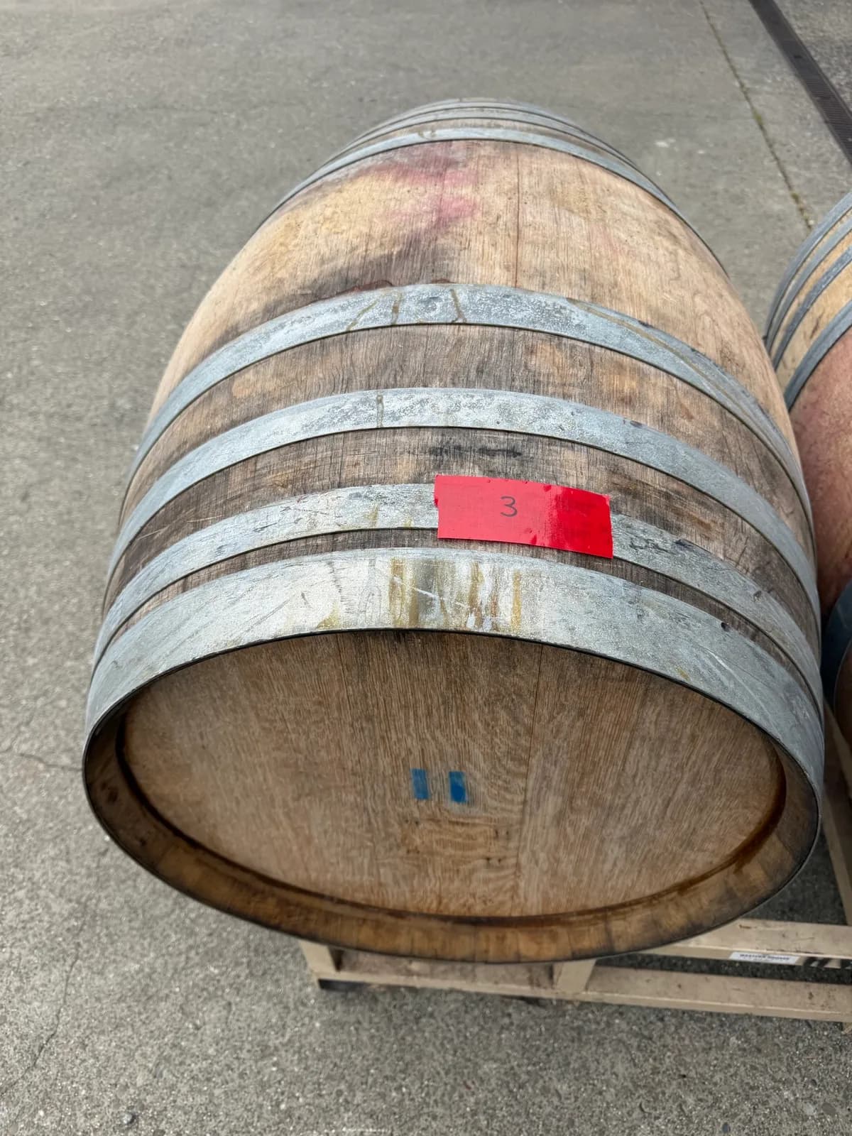 oak-wine-barrel-with-metal-bands-59-gallon-capacity-0103-1774990668450-mnf3m55u