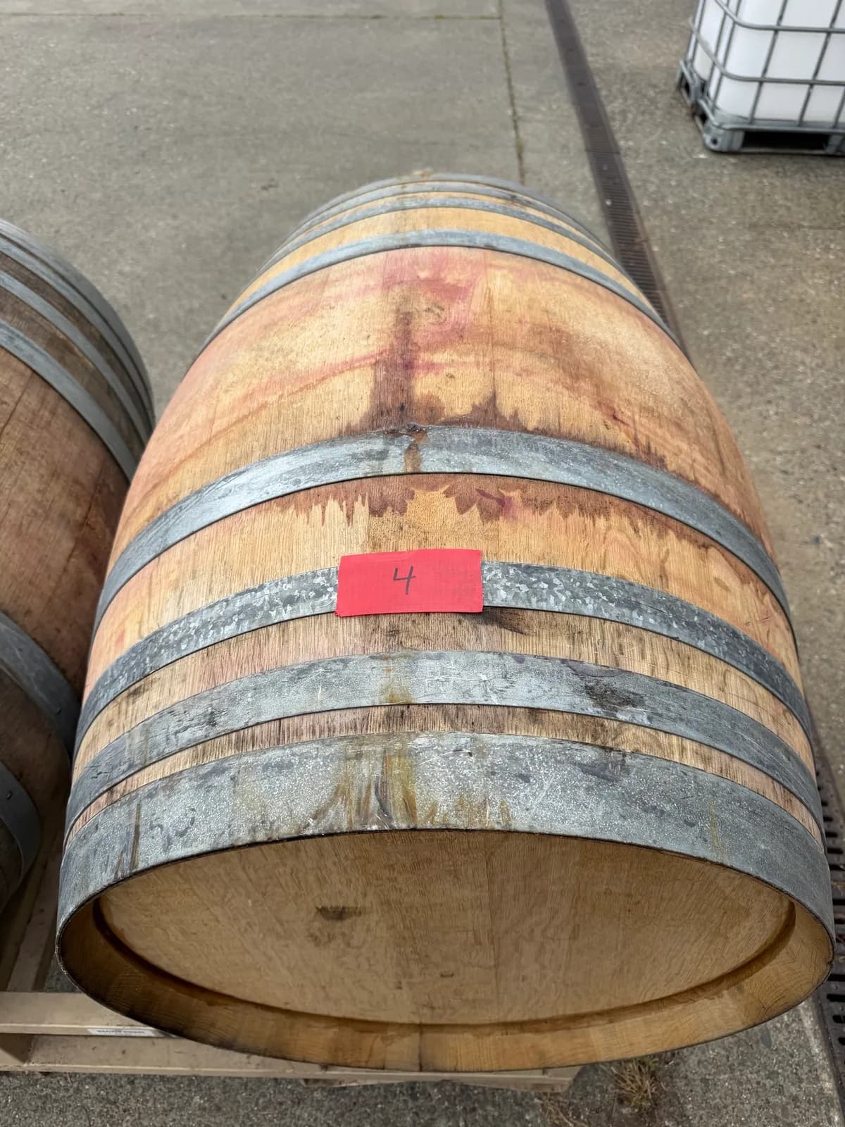 oak-wine-barrel-with-metal-bands-59-gallon-capacity-0104-1774990669596-mnf3m61o