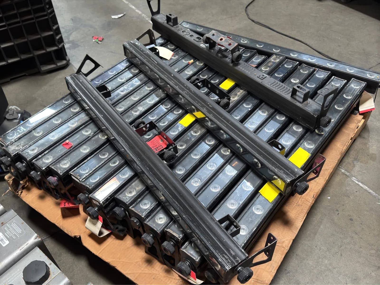 18-assorted-chauvet-colorband-pix-and-irradiant-led-fixtures-for-parts-or-repair-mnovrekf