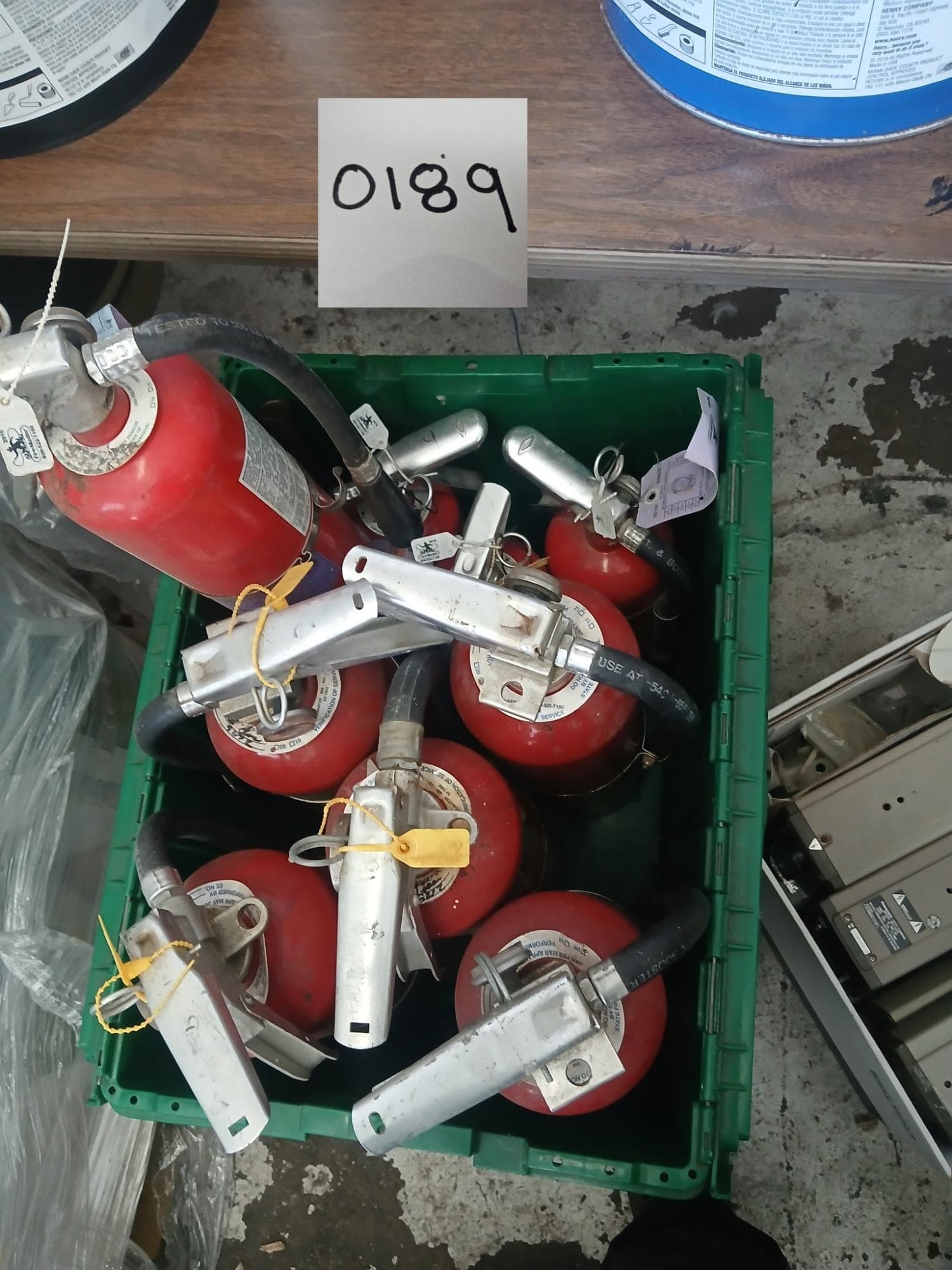 4-fire-extinguishers-mni77629