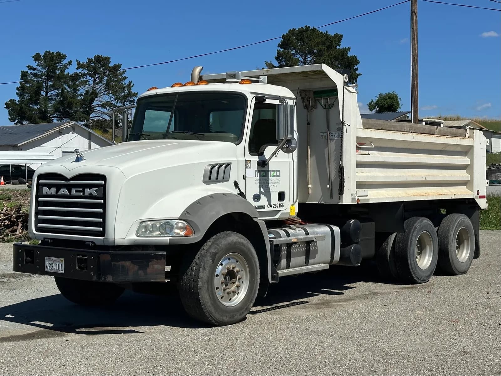 2015-mack-gu813-14-dump-truck-mnown769