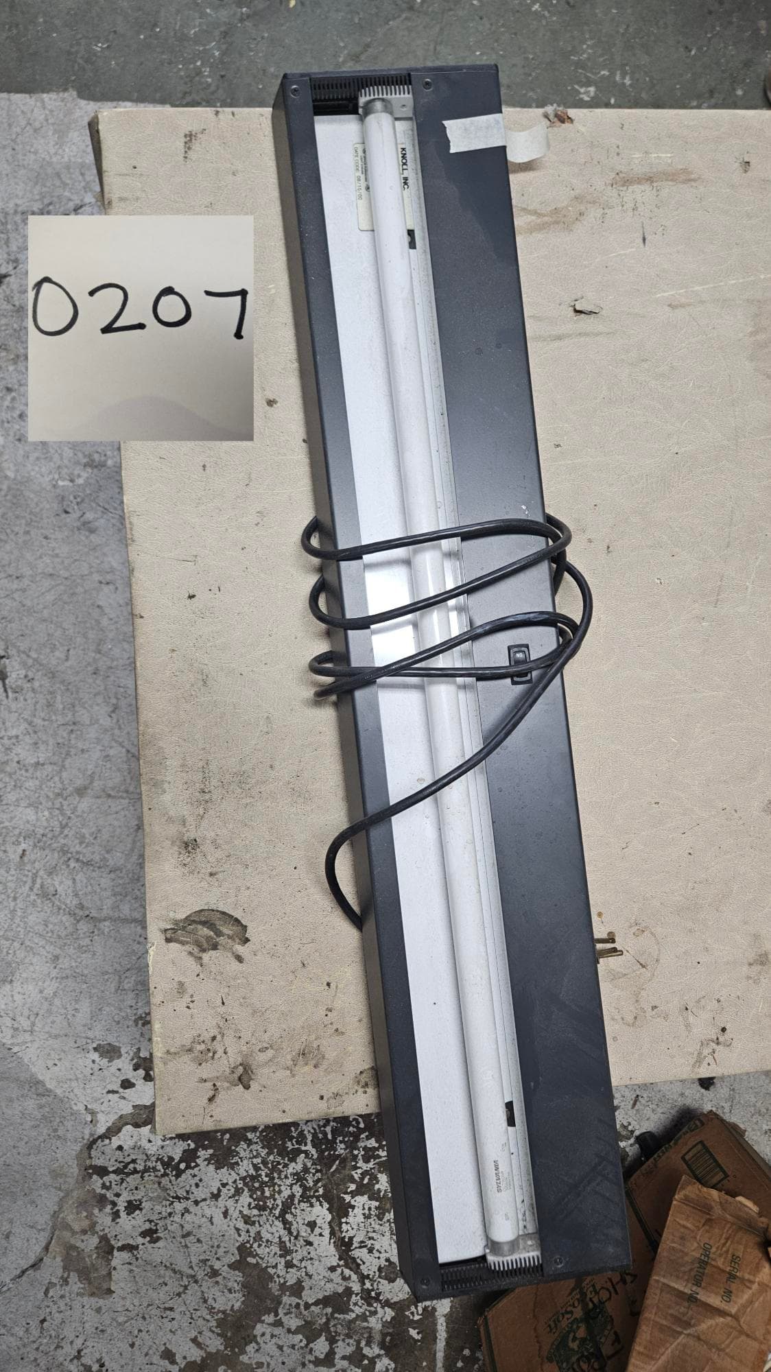 knoll-inc-fluorescent-light-3fad1a