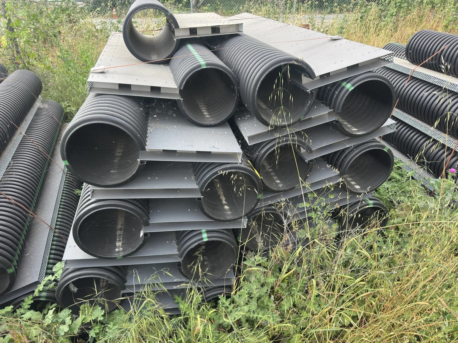 bundle-of-17-culvert-pipes-mnp6oekt