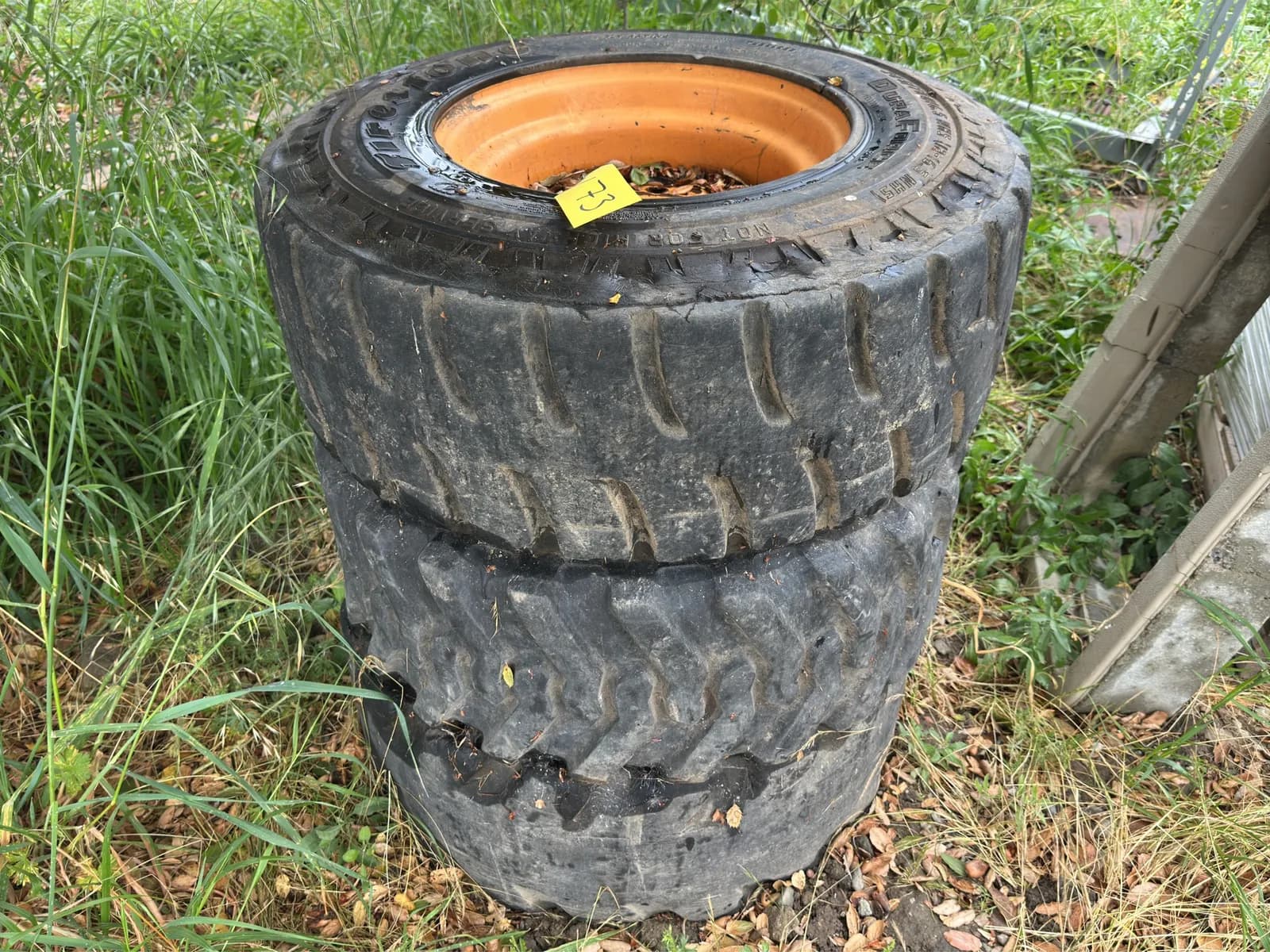 3-duraforce-30570d165-skid-steer-tires-mnp82cuz
