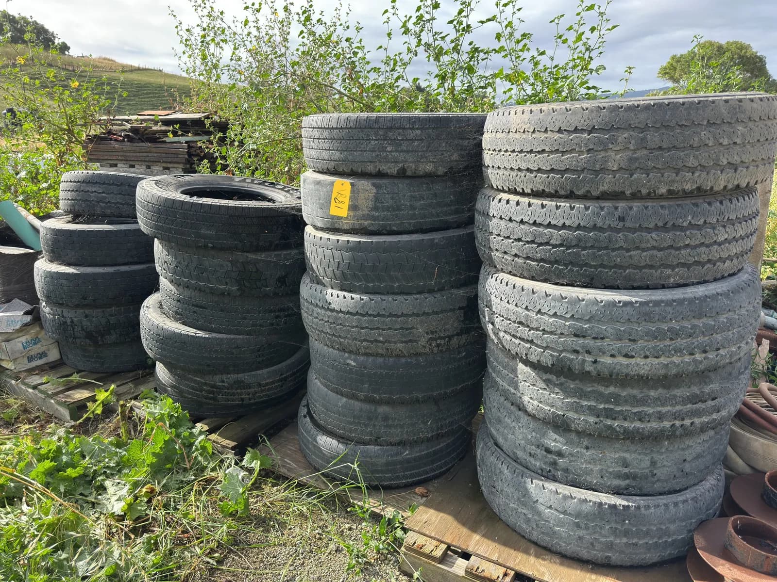 24-assorted-tires-mnp86273
