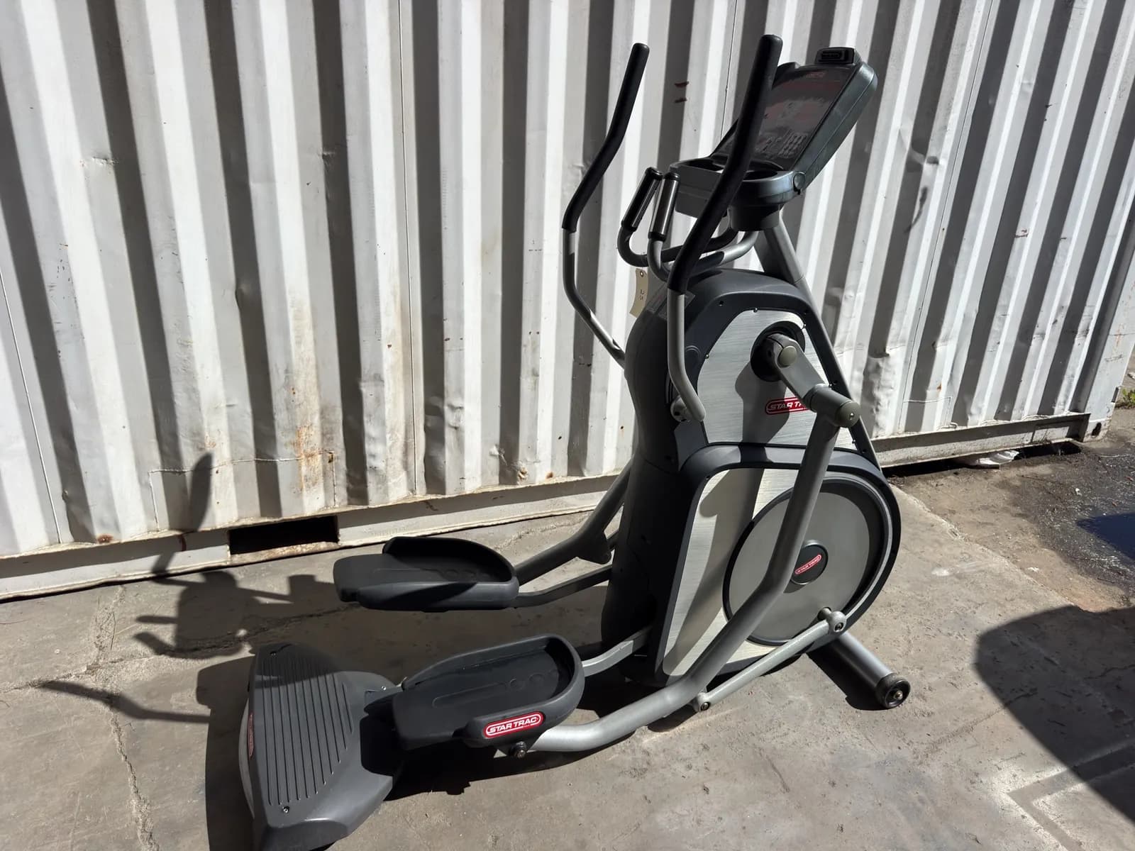 star-trac-mintp0-elliptical-machine-ce6086