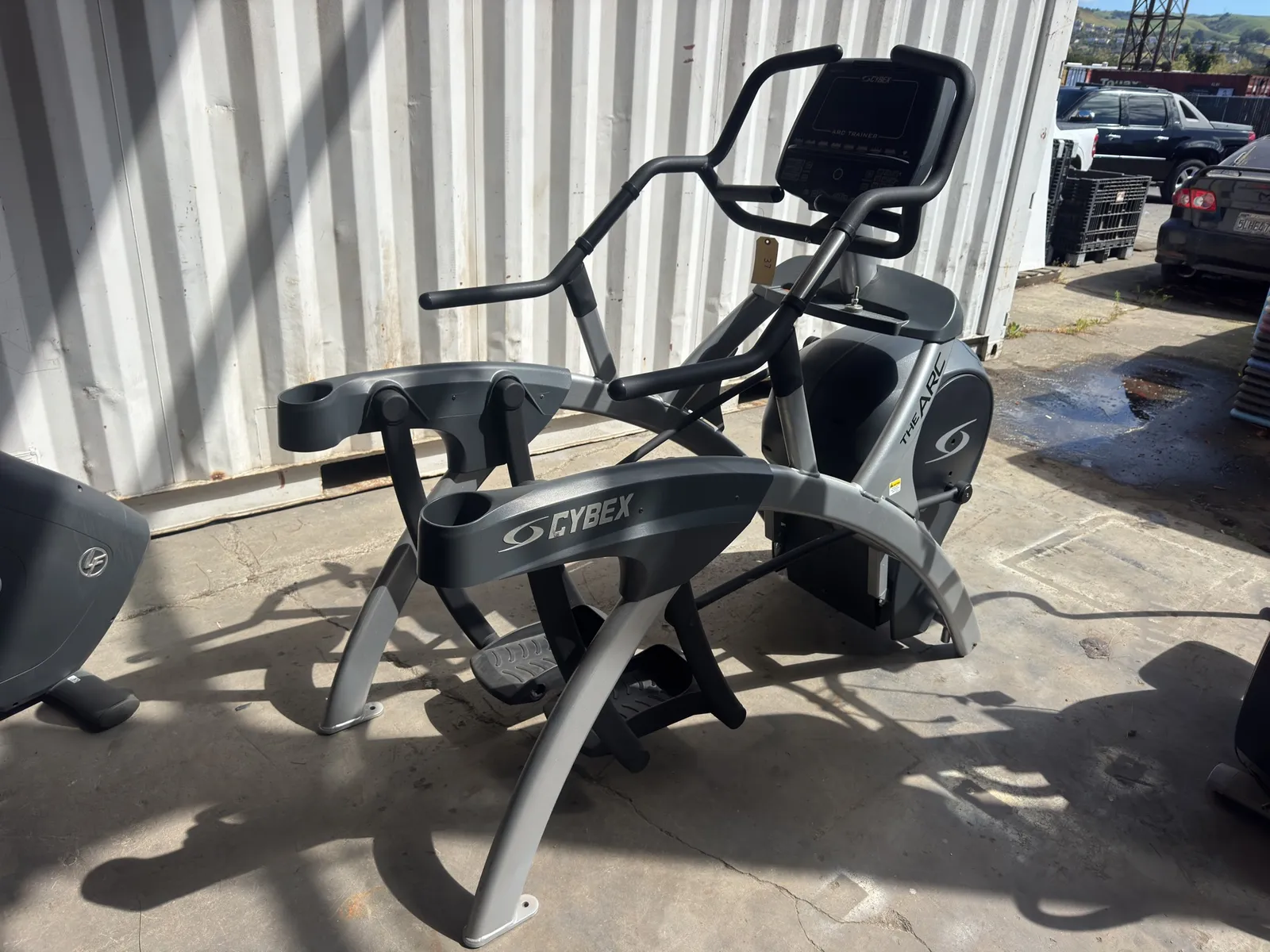 cybex-arc-trainer-elliptical-machine-c57b71