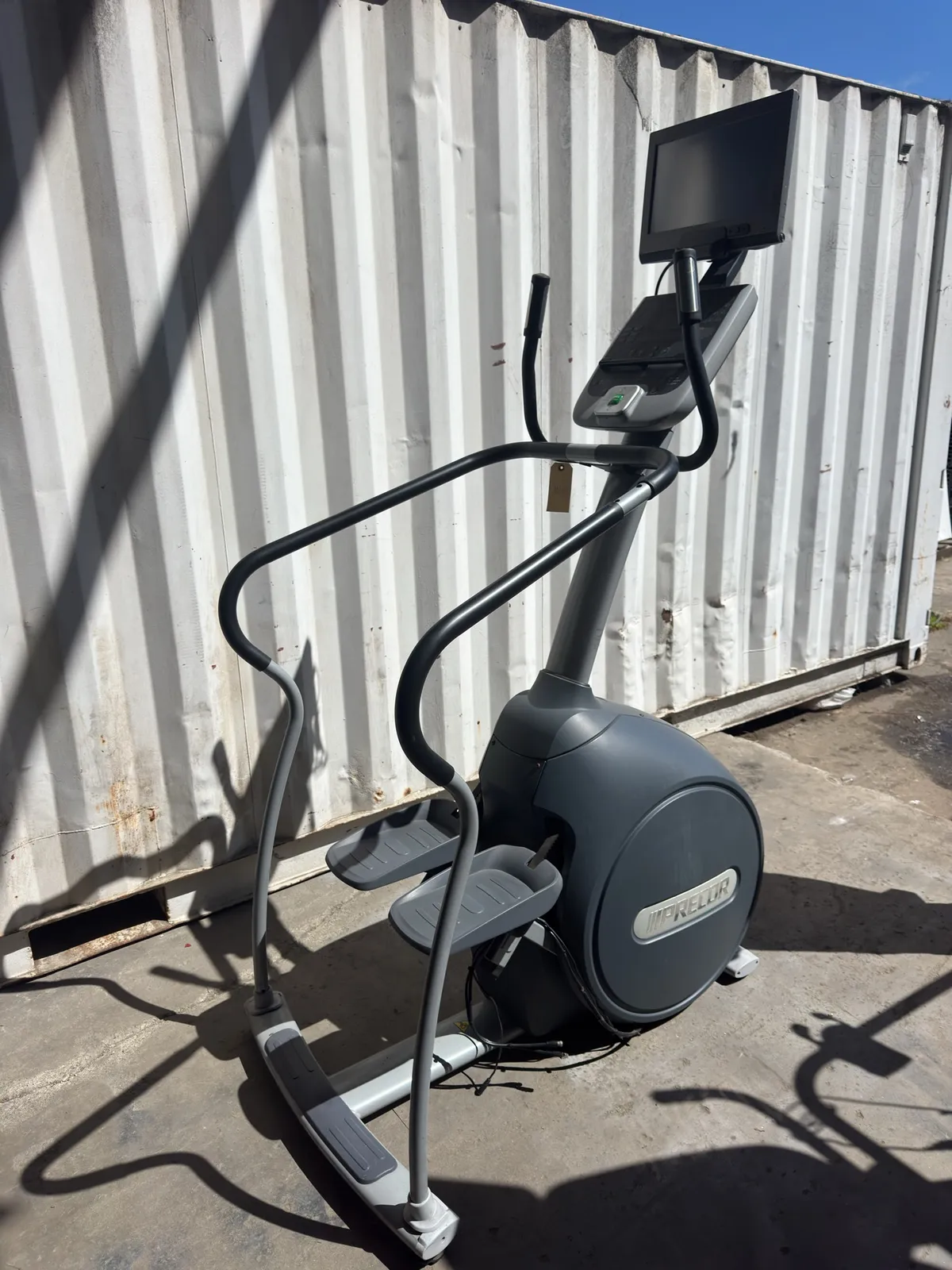 precor-c776i-elliptical-machine-8cad81