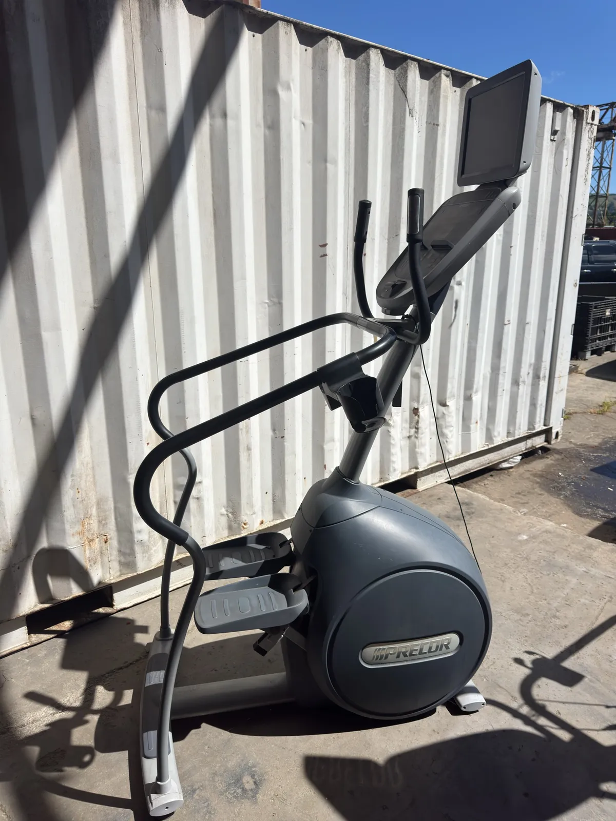 precor-clm-835-elliptical-machine-df5d72