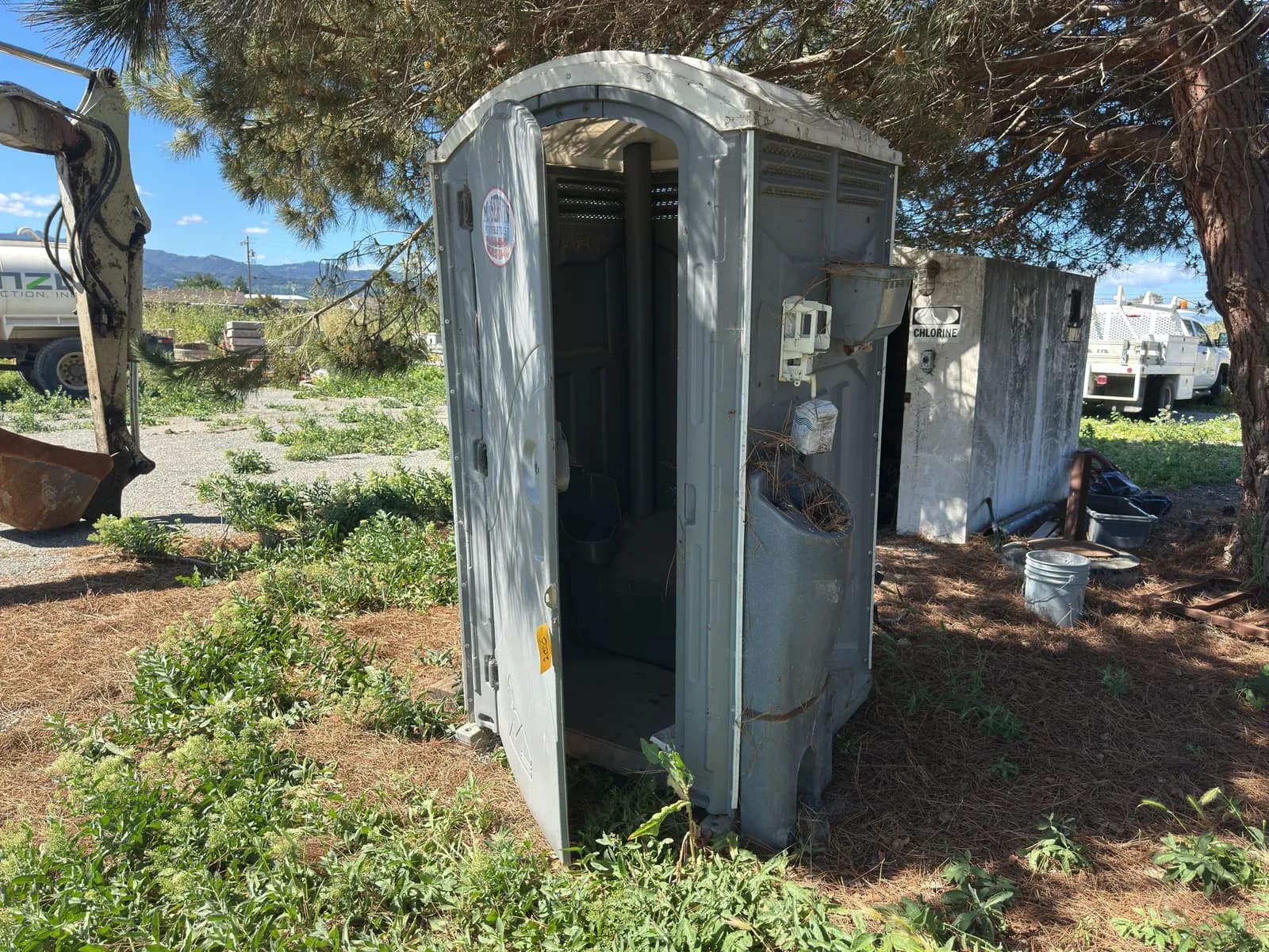 m-servin-porta-potty-115d52