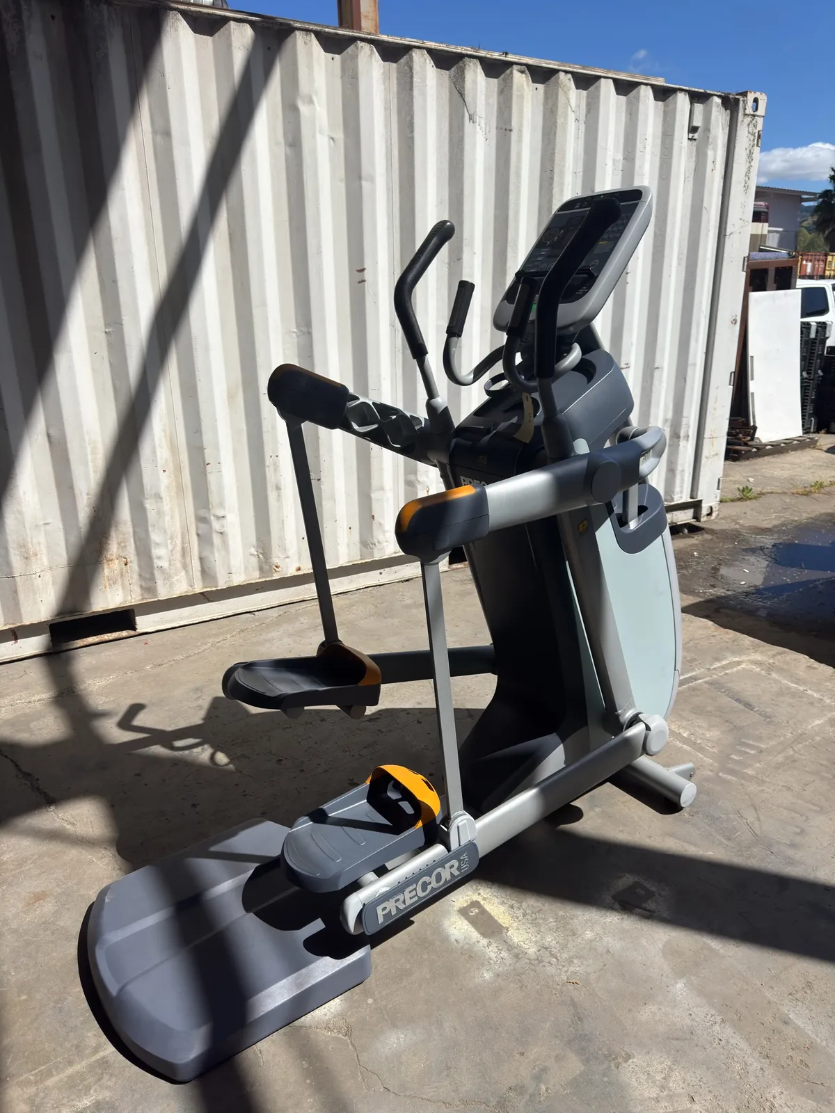 precor-amt-100i-elliptical-machine-5f7bc2