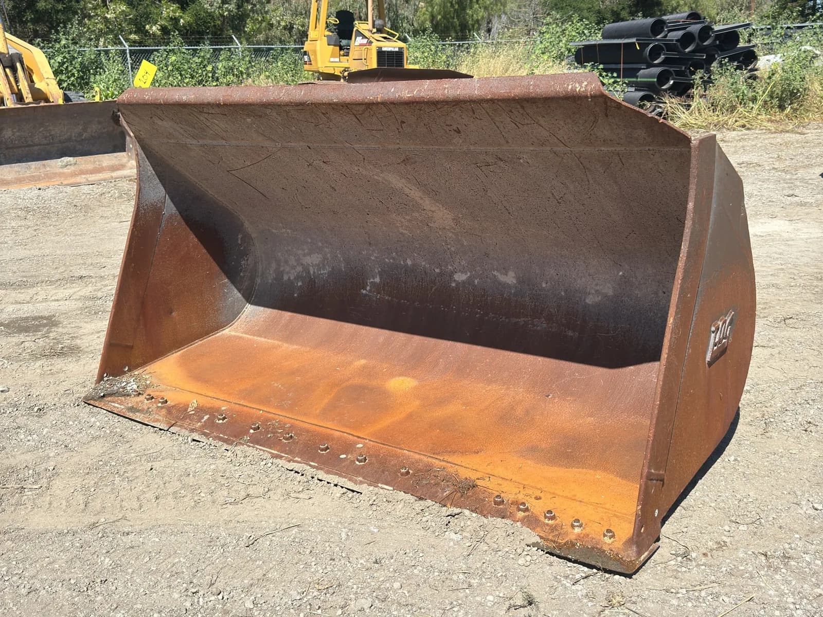 8-lag-loader-bucket-mnp8d3qq