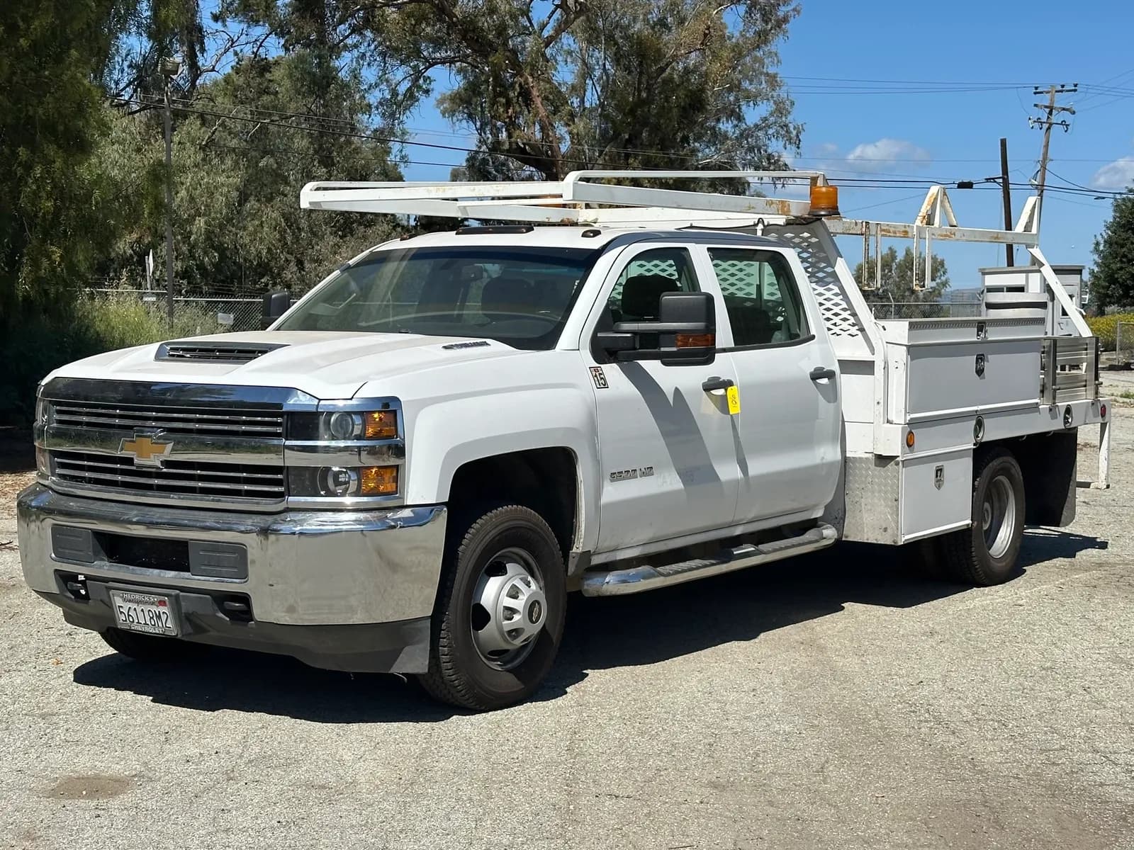 2018-chevrolet-3500hd-duramax-turbo-diesel-utility-truck-with-lumber-rack-mnp1j8cj