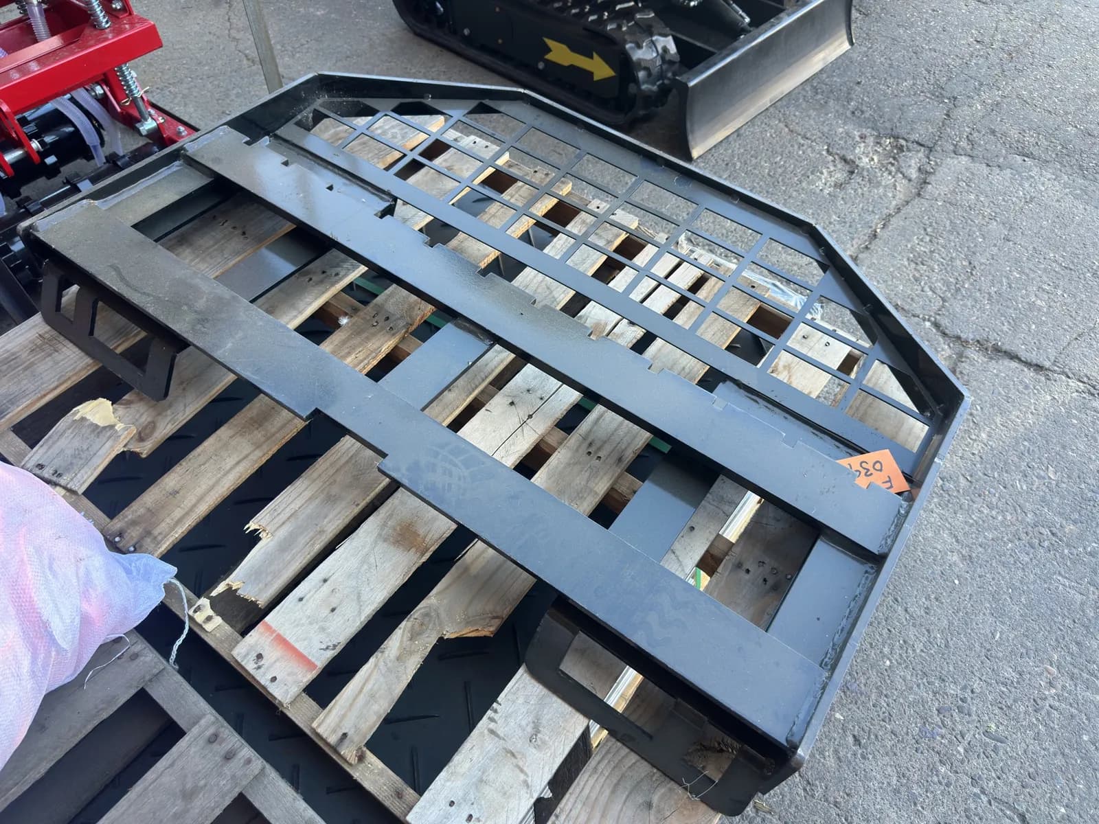 skid-steer-fork-mounting-plate-attachment-no-forks-unused-mo3g0q6j