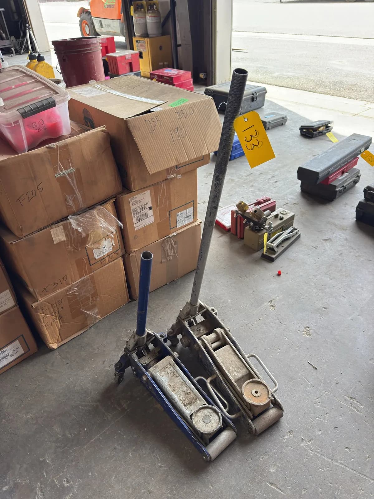 2-rolling-floor-jacks-49aa9d