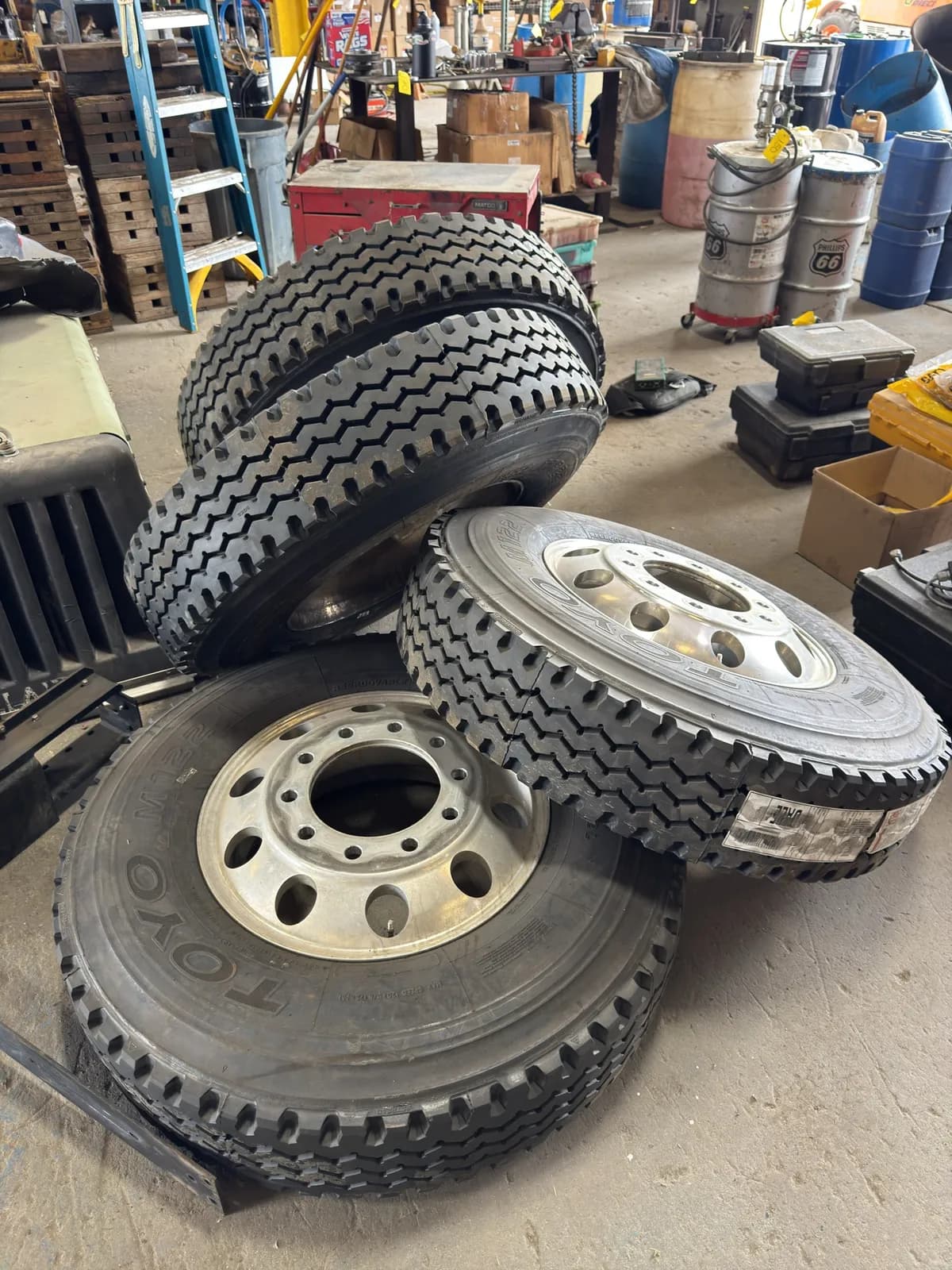 4-toyo-tires-with-wheels-11r225-9fff2e