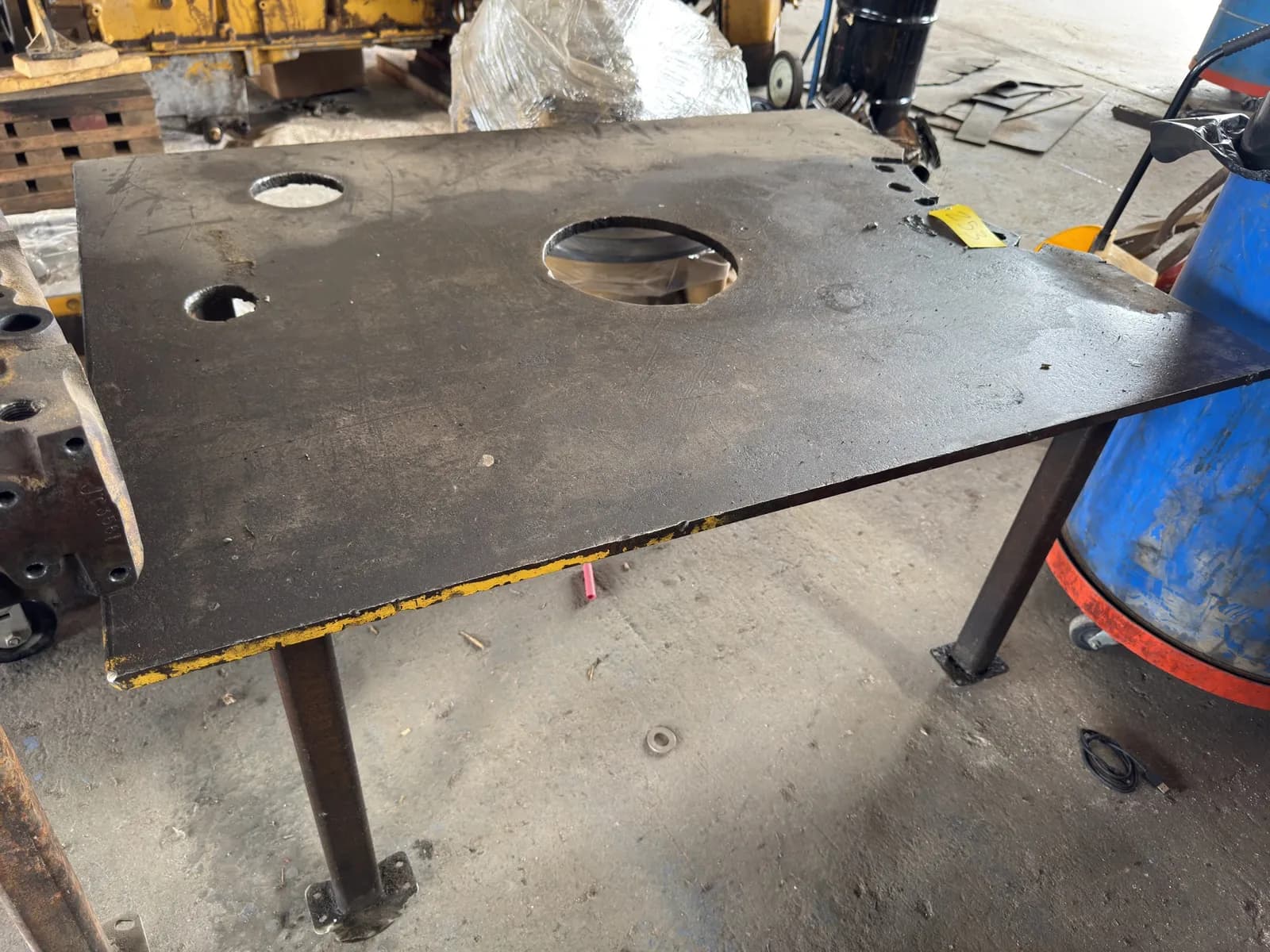 heavy-duty-steel-table-on-casters-mo94jd74