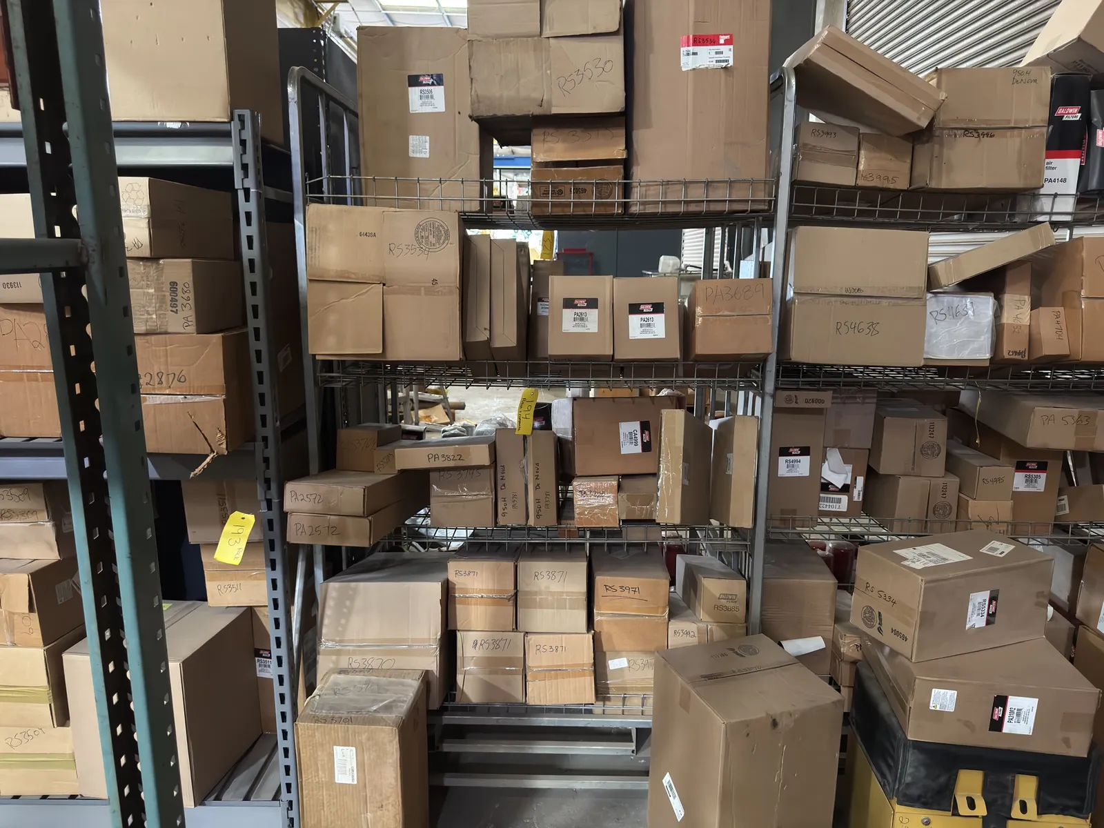 rolling-metal-storage-rack-and-contents-assorted-baldwin-and-fleetguard-filters-780328