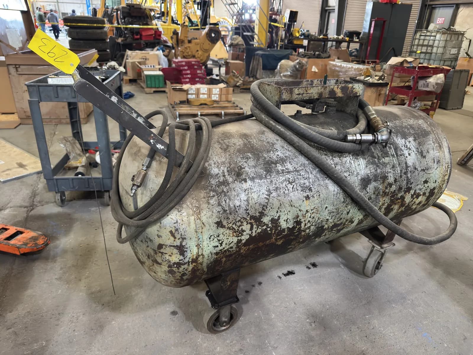 portable-rolling-compressed-air-tank-9010f5