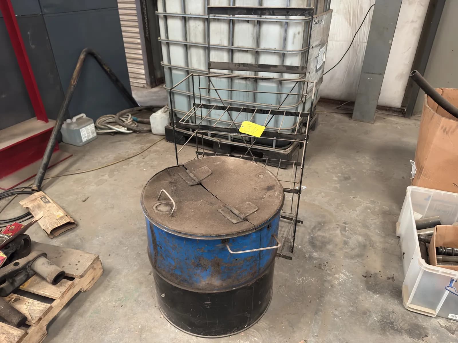 2-1-4-barrel-containers-and-display-rack-0d7dc1