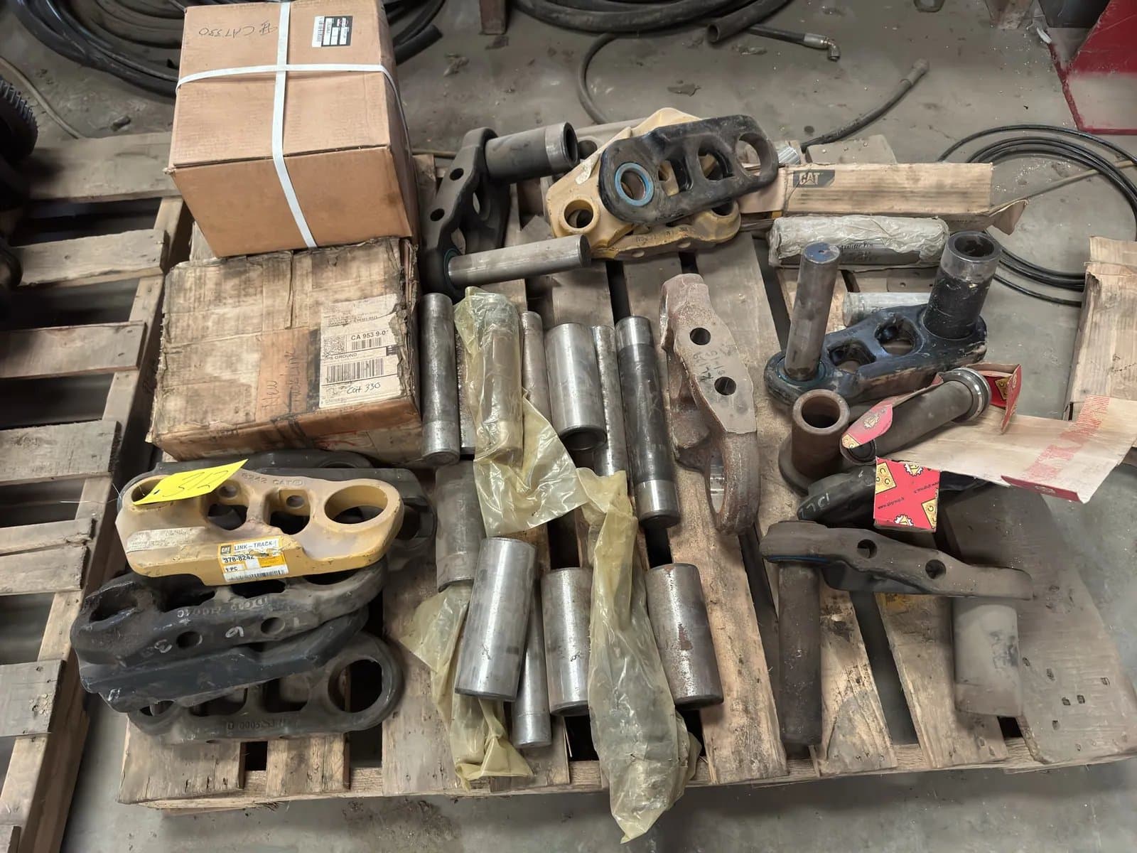 contents-of-pallet-heavy-duty-cat-track-and-link-parts-bc90c5