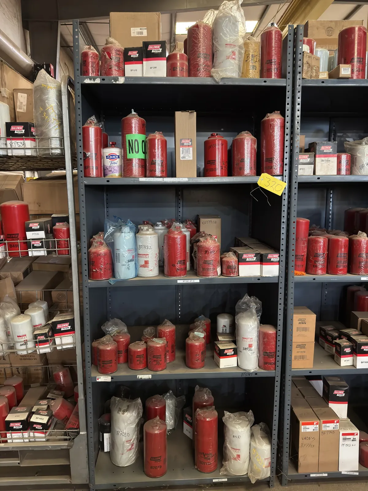 5-tier-metal-shelving-unit-with-contents-assorted-baldwin-and-fleetguard-filters-mo2252q3