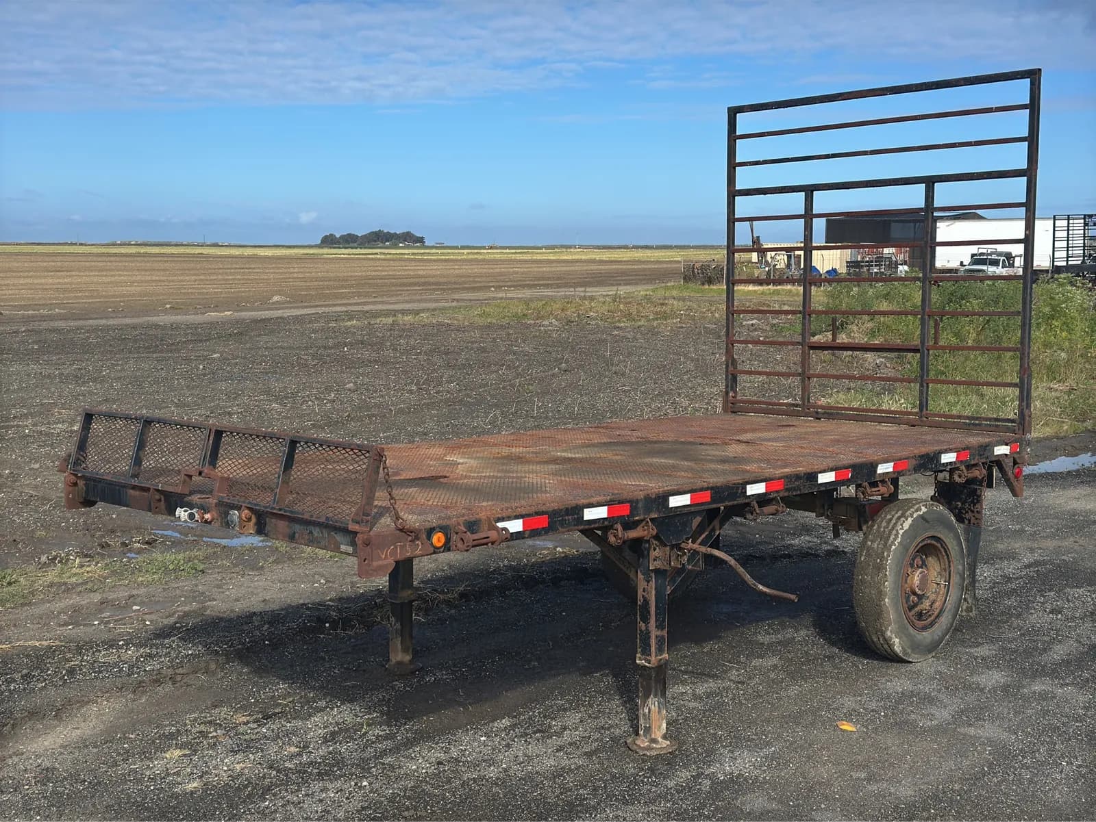 1985-spcn-single-axle-17-flatbed-trailer-mo9g6rgd
