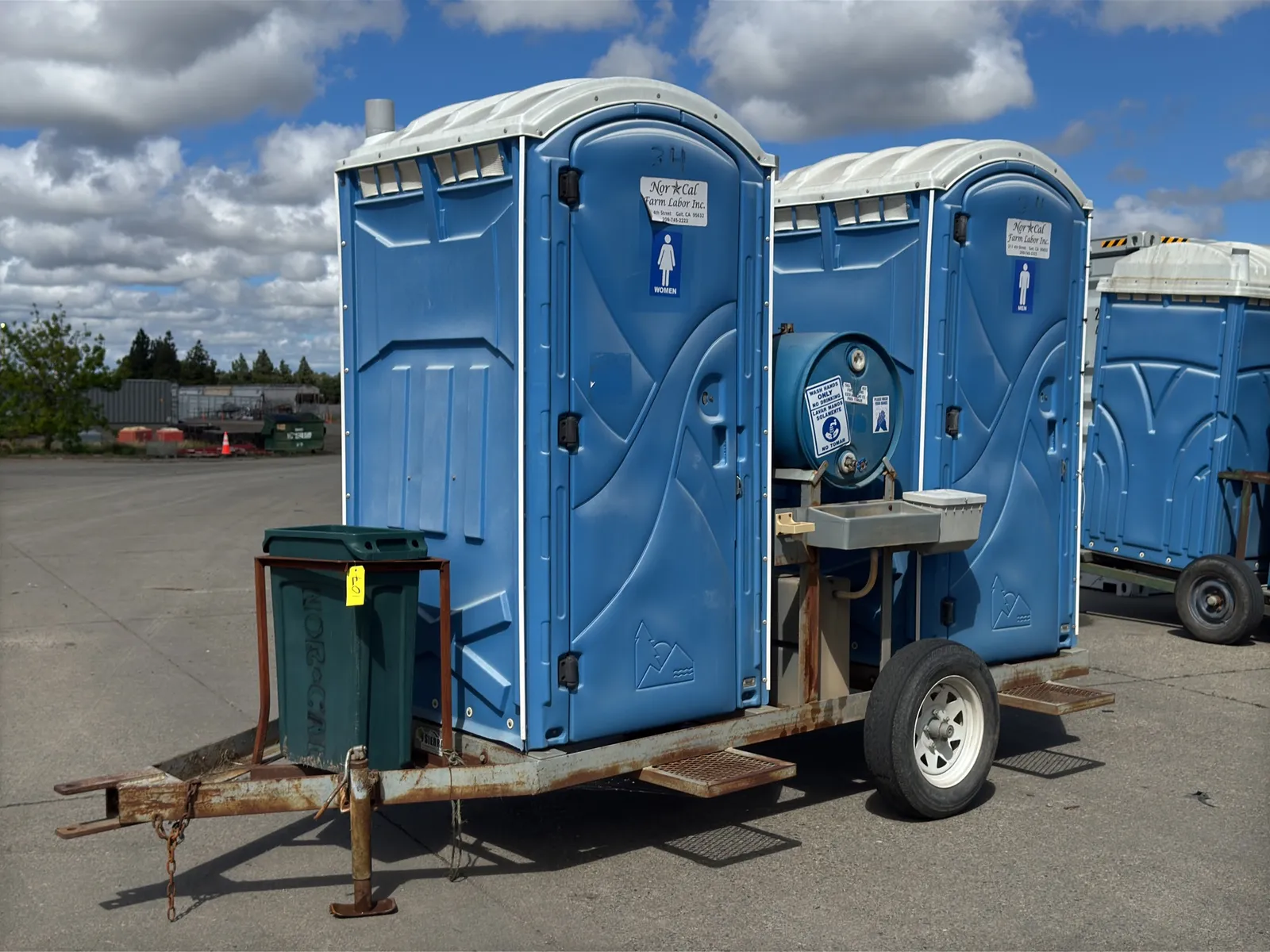10-dual-porta-a-potty-trailer-mnxigrc3