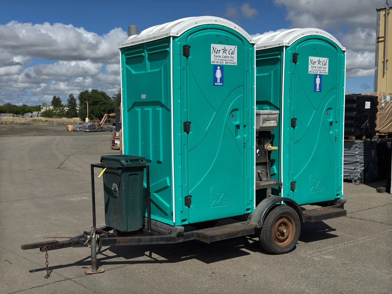 10-dual-porta-a-potty-trailer-mnxigps3