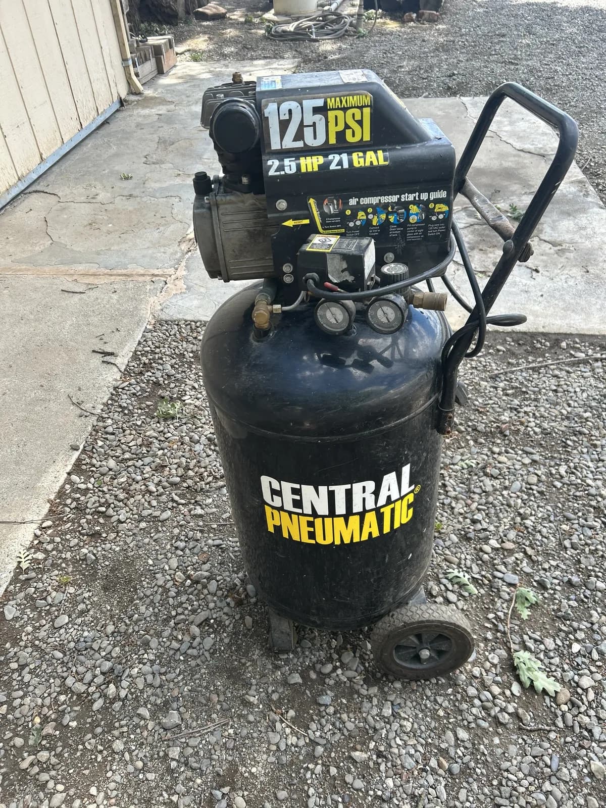 central-pneumatic-air-compressor-dbe13d